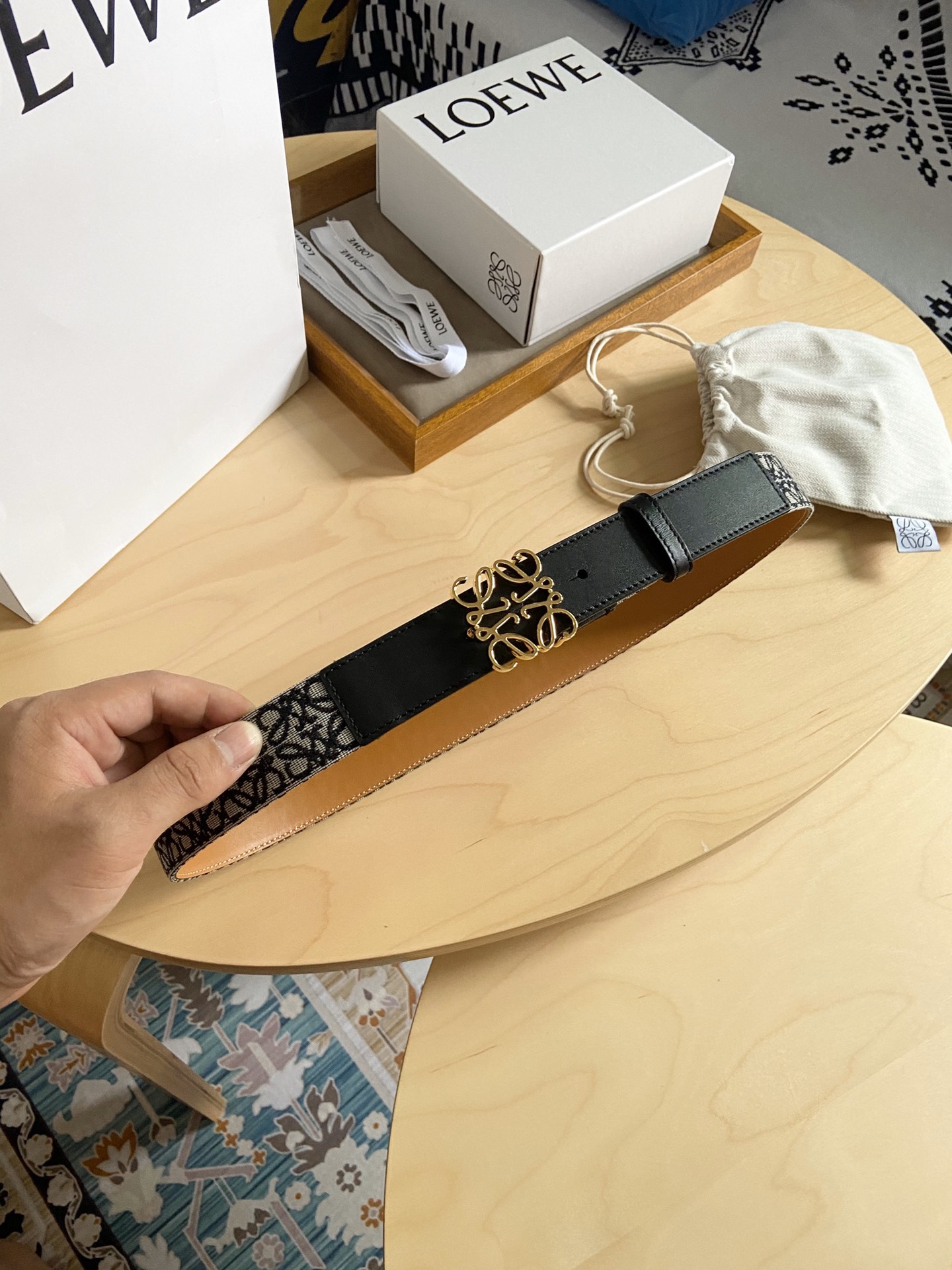 Loewe 新款罗意威LOEWE Anagram女士腰带 带身采用进口小牛皮+Anagram图案提花织物 配有LOEWE Anagram图案扣头 代购级别 宽度3