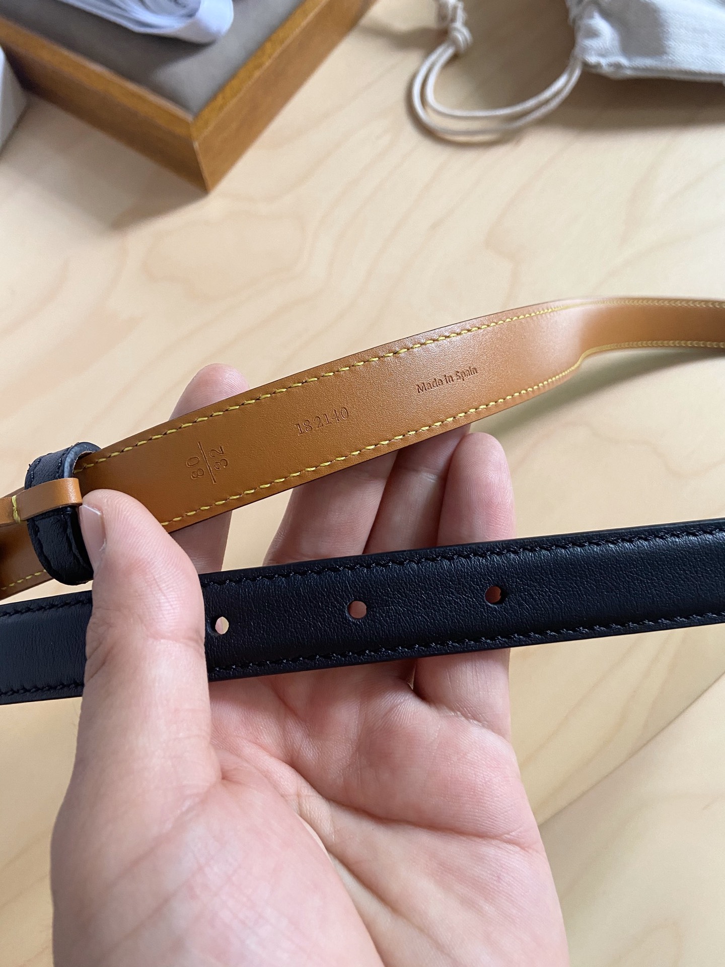 Loewe Loewe/罗意威 小牛皮腰带 手工细致精巧 具有浓厚浪漫、古雅情调的地中海文化色彩、 上身效果极佳 宽度2.0cm