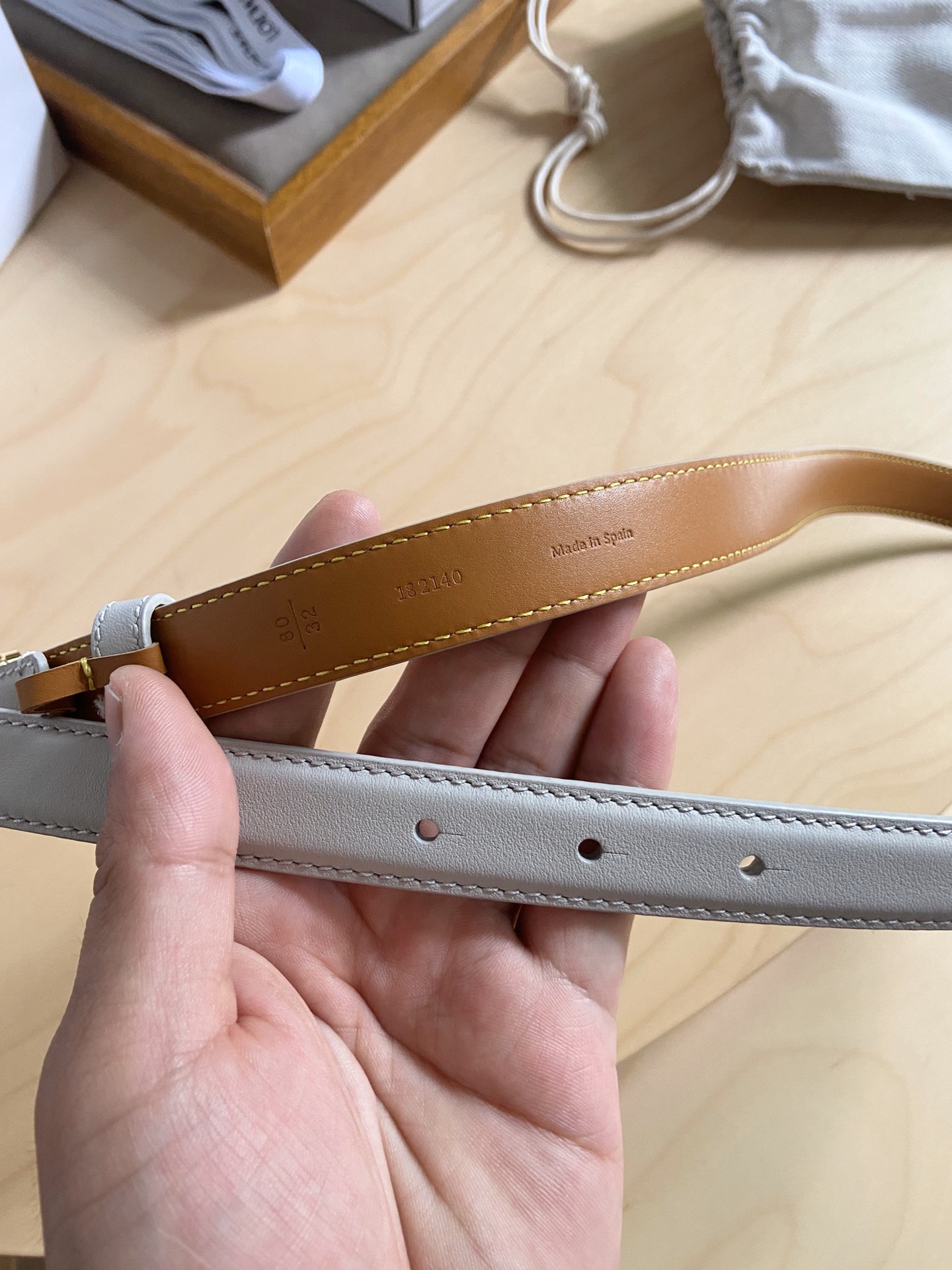 Loewe Loewe/罗意威 小牛皮腰带 手工细致精巧 具有浓厚浪漫、古雅情调的地中海文化色彩、 上身效果极佳 宽度2.0cm
