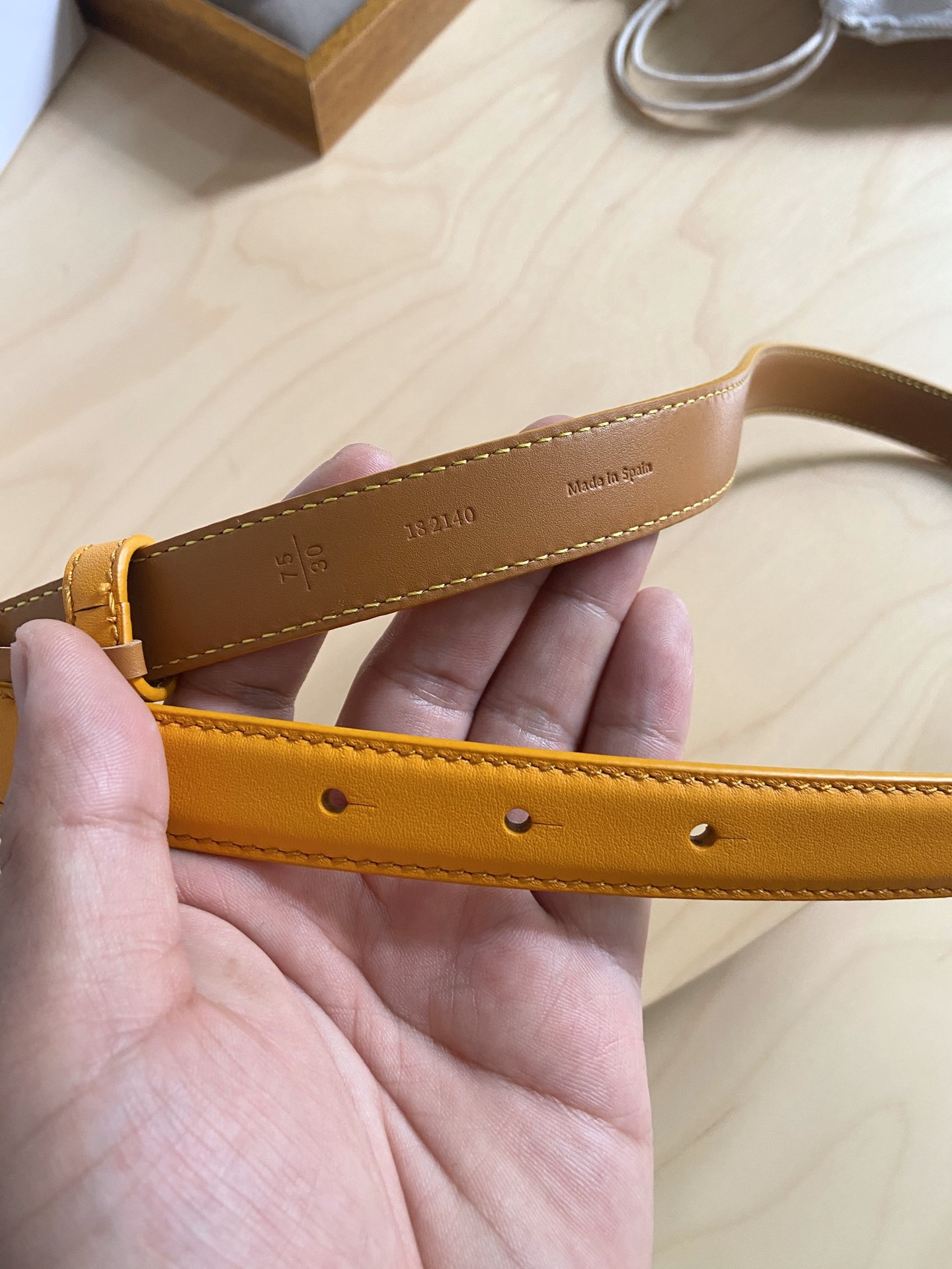 Loewe Loewe/罗意威 小牛皮腰带 手工细致精巧 具有浓厚浪漫、古雅情调的地中海文化色彩、 上身效果极佳 宽度2.0cm