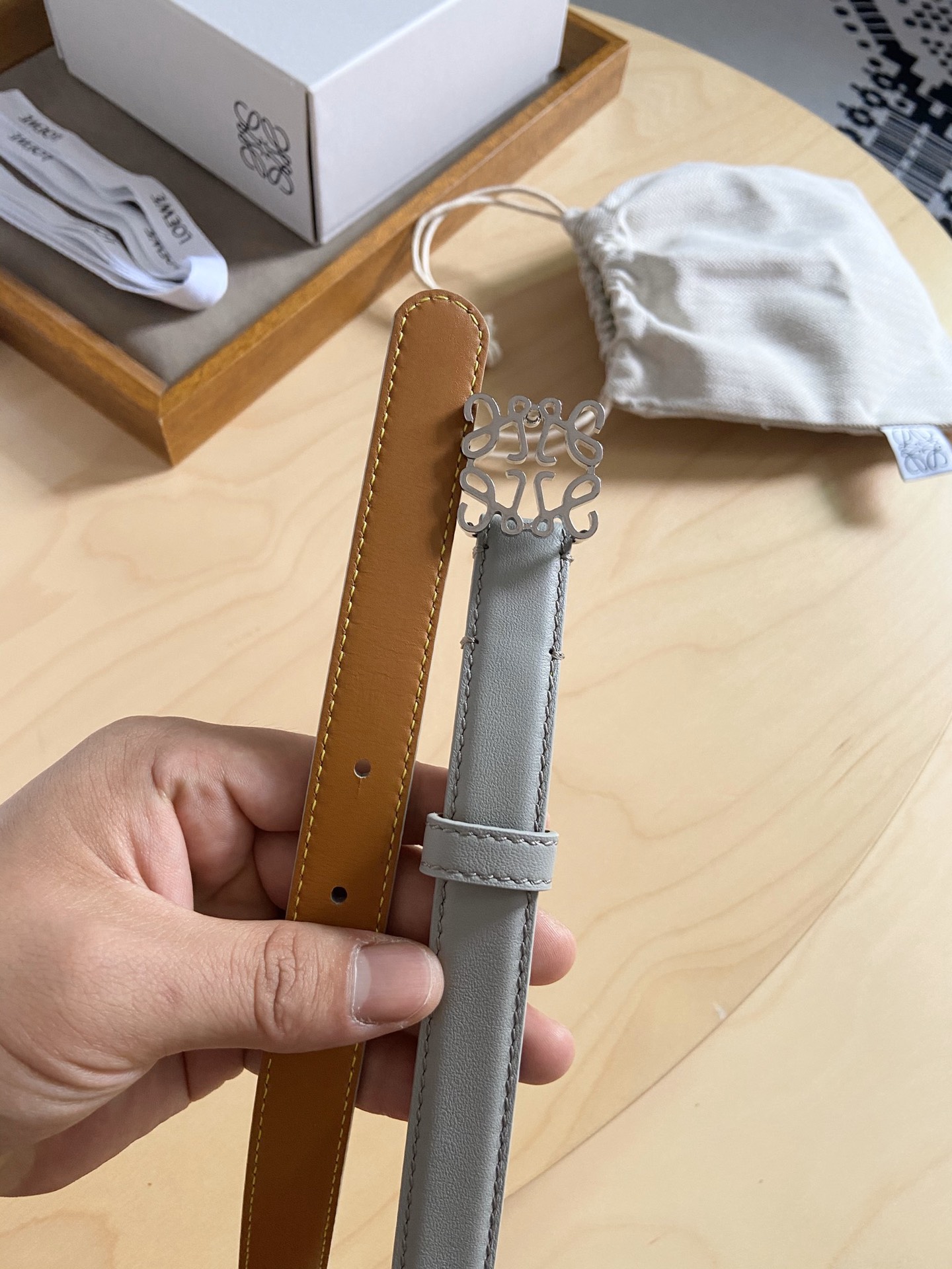 Loewe Loewe/罗意威 小牛皮腰带 手工细致精巧 具有浓厚浪漫、古雅情调的地中海文化色彩、 上身效果极佳 宽度2.0cm