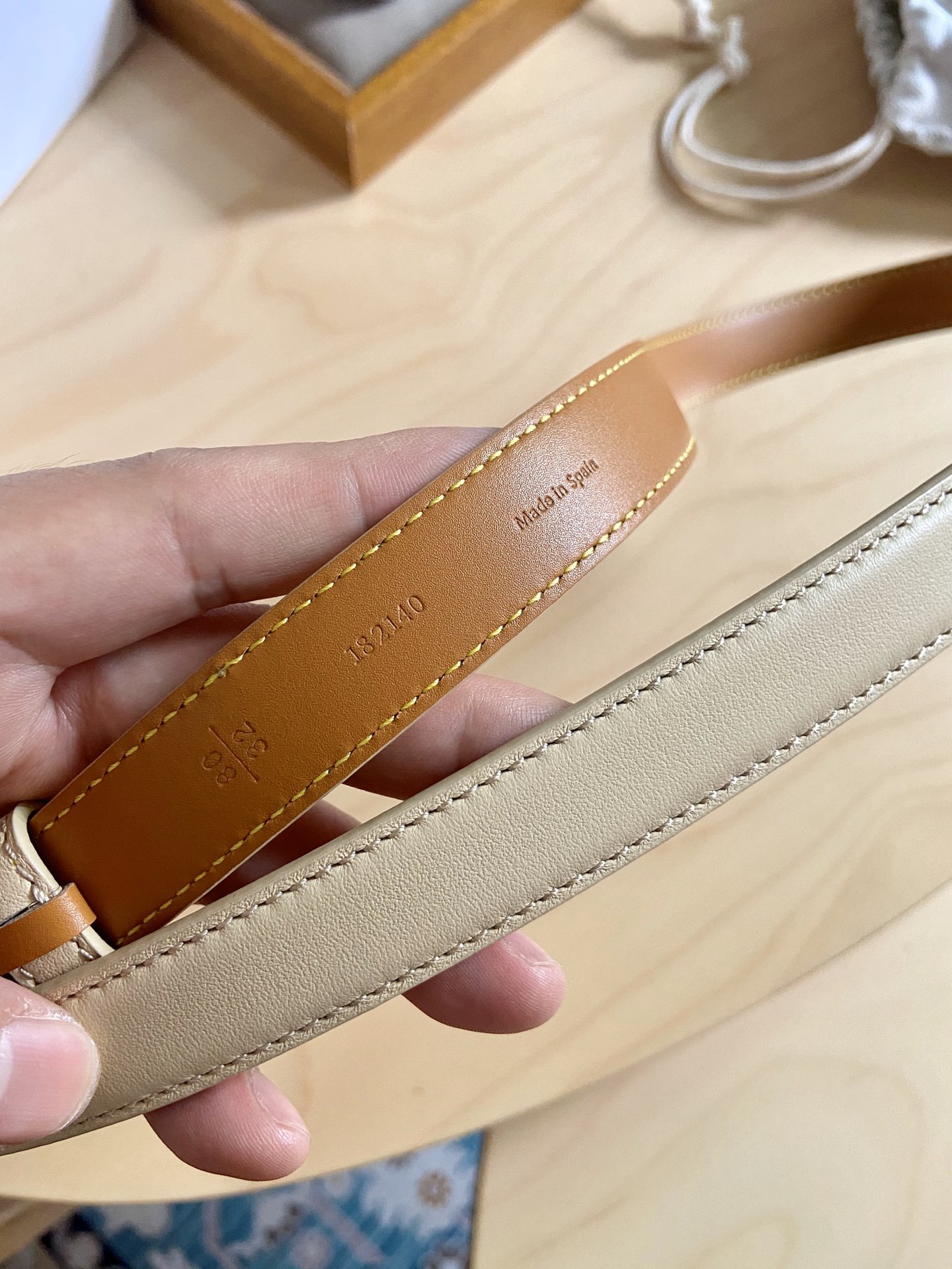 Loewe Loewe/罗意威 小牛皮腰带 手工细致精巧 具有浓厚浪漫、古雅情调的地中海文化色彩、 上身效果极佳 宽度2.0cm