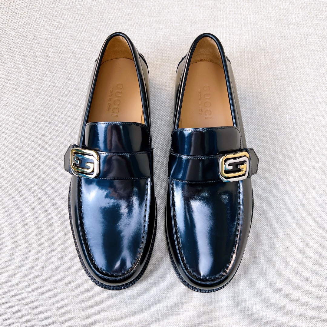 NO:679743,[G*] Original order - Purchasing agent level - G men's black Web GG pattern business loafers - Upper material, imported hand-rubbed cowhide with original fasteners - Inner foot pads are all made of imported cowhide - Original customized leather outsole, -Size 39-44 (38,45. Customized, non-refundable and non-exchangeable) -,,loafers,cowhide,Leather soles19860909【G*】原单 -代购级别 -G男士黑色Web GG图案商务乐福鞋 -鞋面材质,进口手工擦色牛皮搭配原单扣件 -内里垫脚 均用进口牛皮 -原版定制真皮大底, -Size 39-44（38,45.订制不退不换） -,,loafers,cowhide,Leather soles,Men's shoes