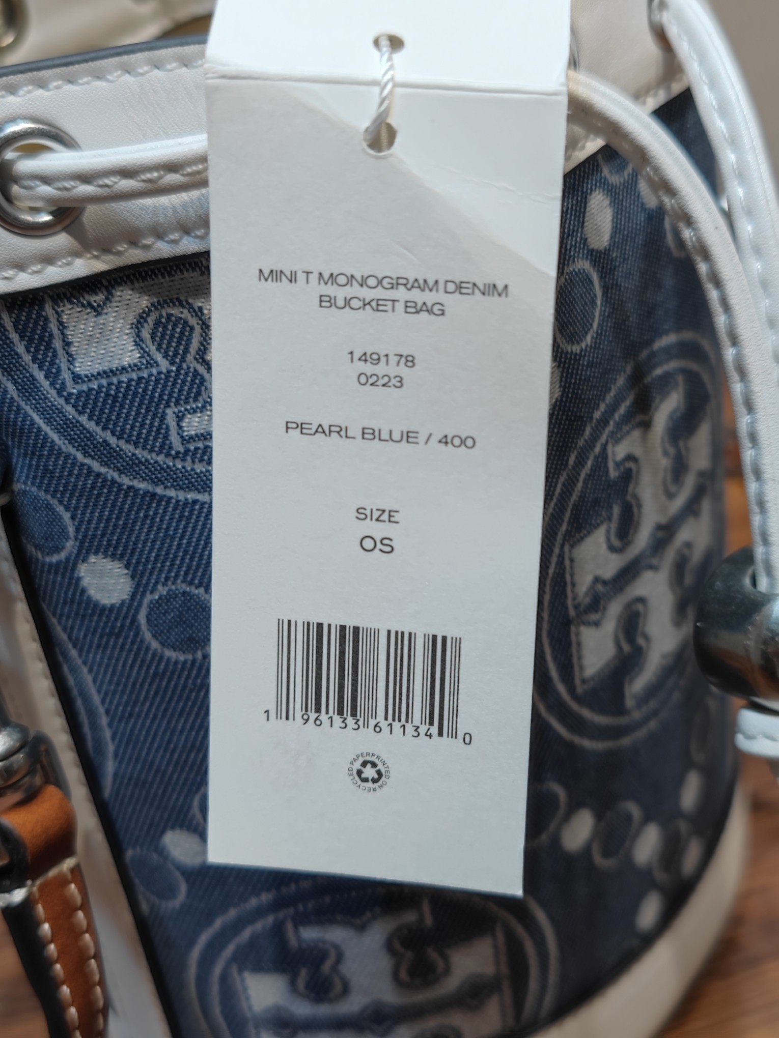 Tory Burch ～编号1616 TORY BURCH 汤丽柏琦 该包款选用提花牛仔布精心打造，魅力隽永又风格独具