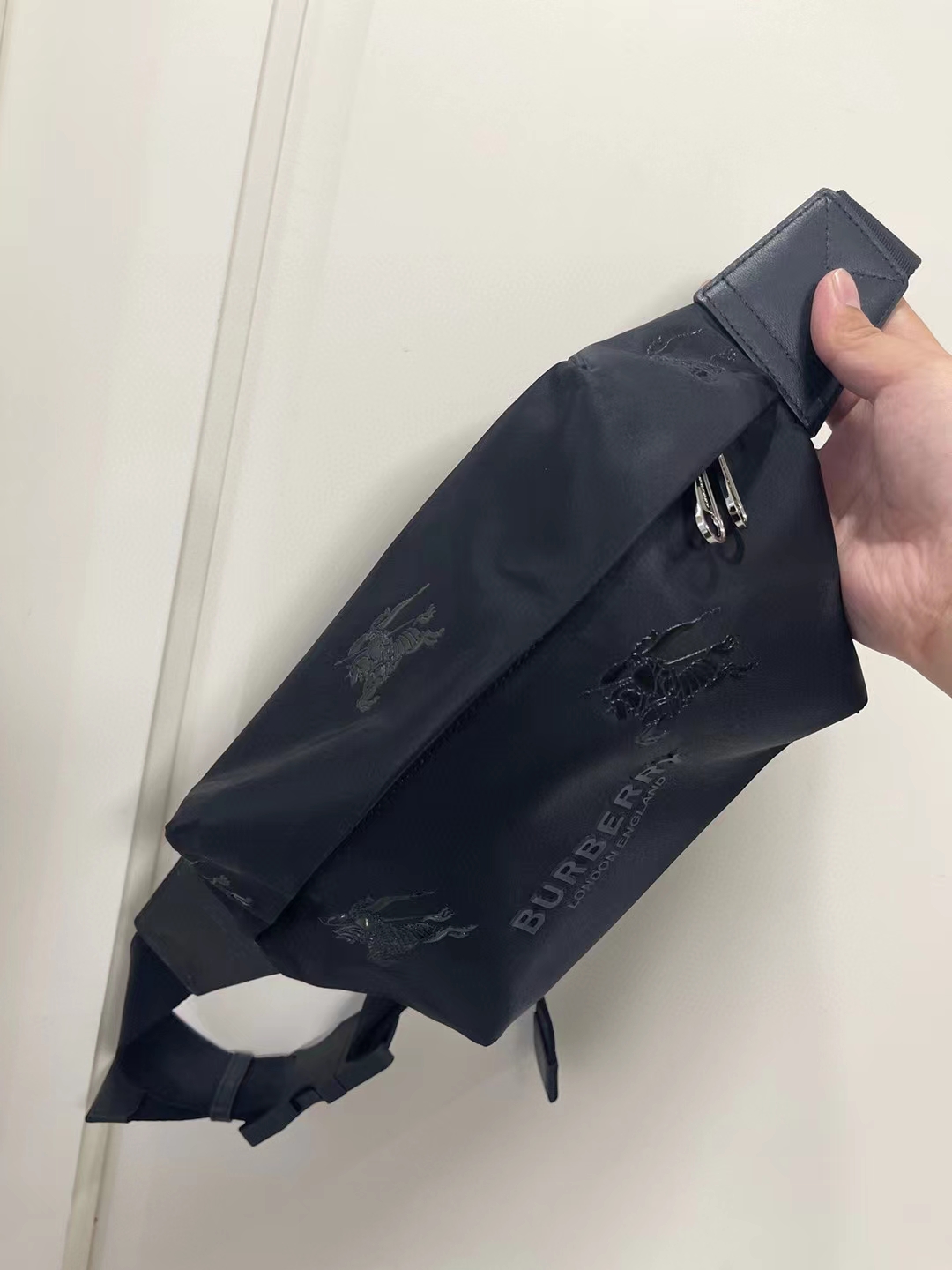 Burberry Black 31x7.5x16cm crossbody