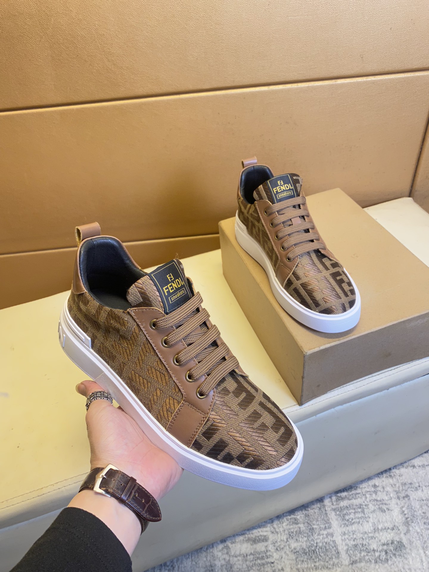 Exclusive first release of Fen ~ unique modern style sneakers. Counter purchasing casual shoes, orig