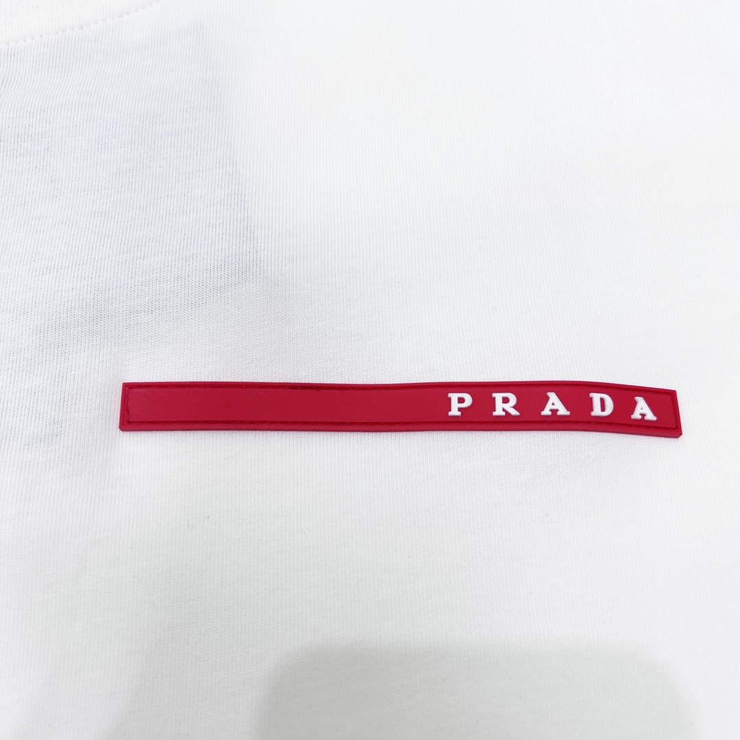 170 Prada/普拉达 23ss 丝绸拼接红色饰条短袖