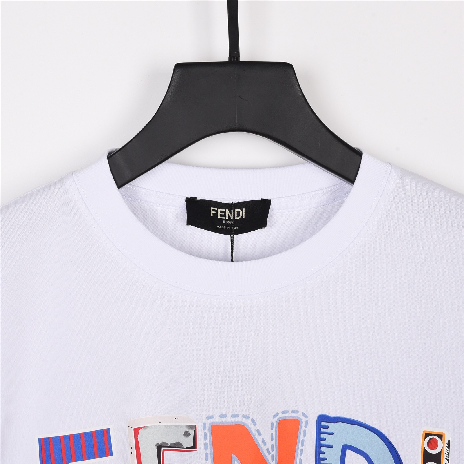 上新170 Fendi 芬迪23ss 七彩字母 印花短袖 数码直喷印花logo 专柜新款