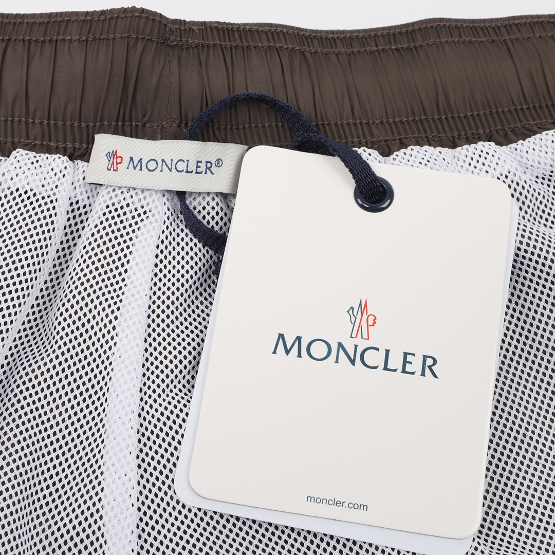 180 Moncler maya/蒙口 白色皮标沙滩短裤