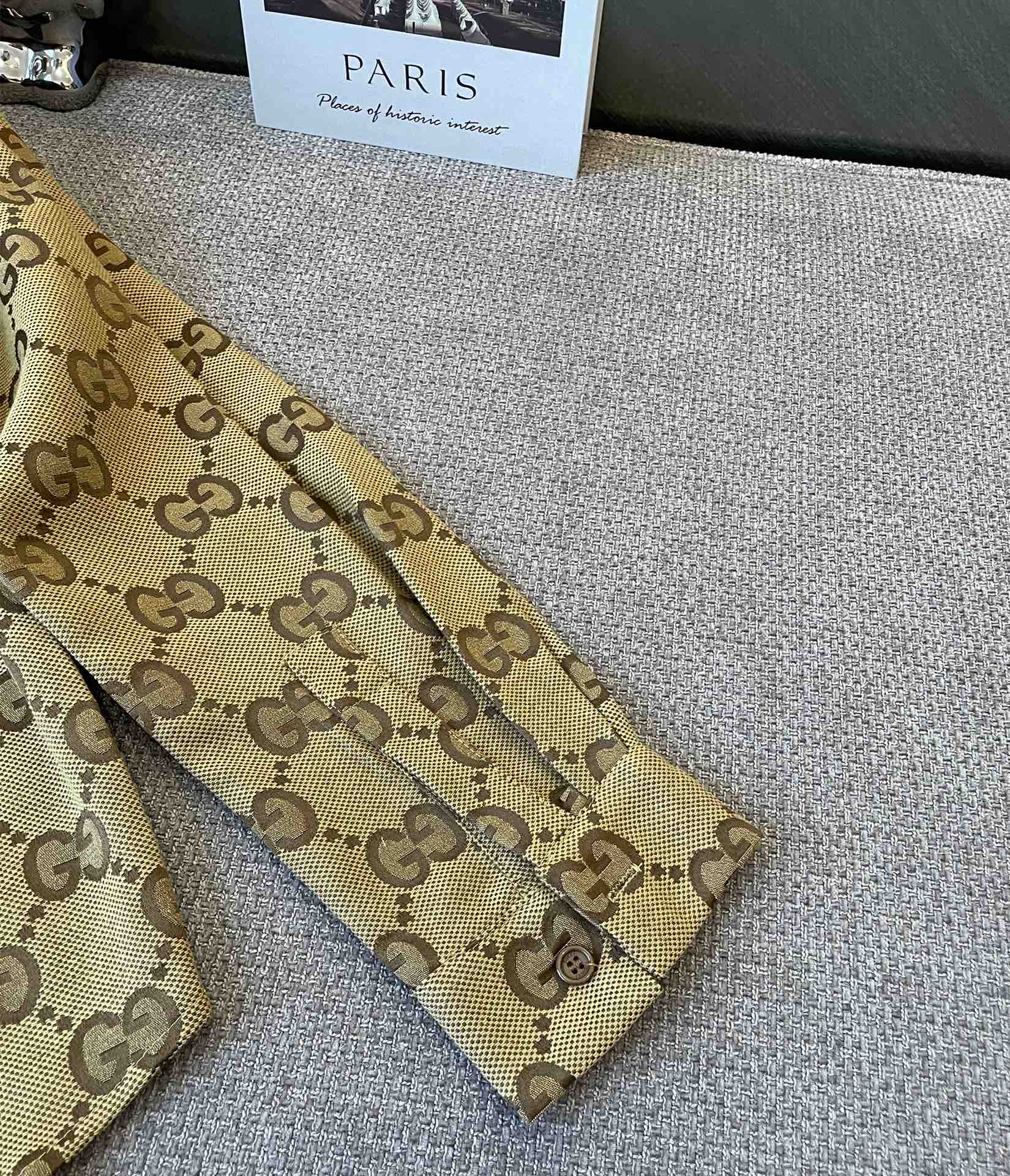 Gucci’s New Spring and Summer Cowboy Shirt with GG Flowers: A Valuable Fashion Piece - 图片 7