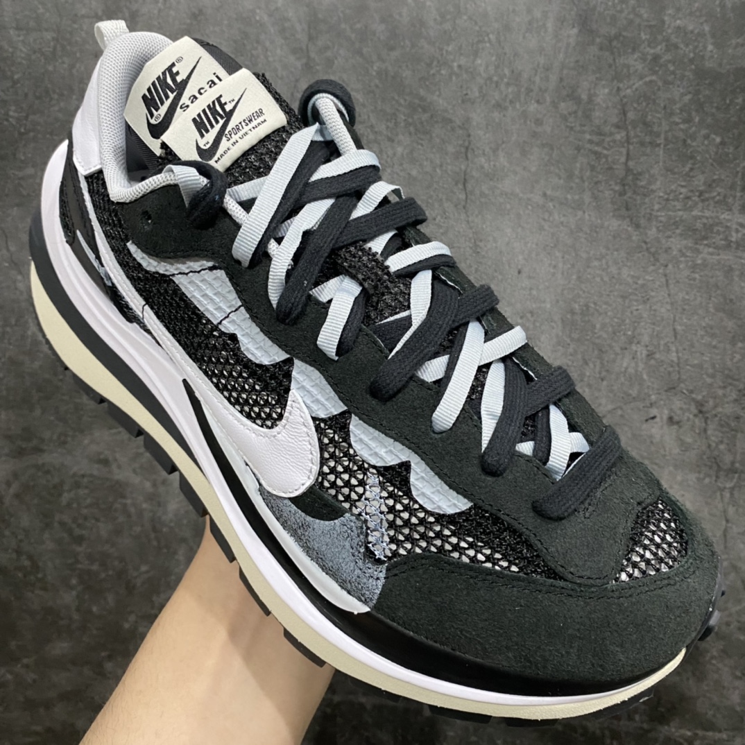 M version of pure original Sacai x Nike vaporWaffle waffle third generation Sacai3.0 catwalk heavy joint cooperation model black and white color CV1363-001