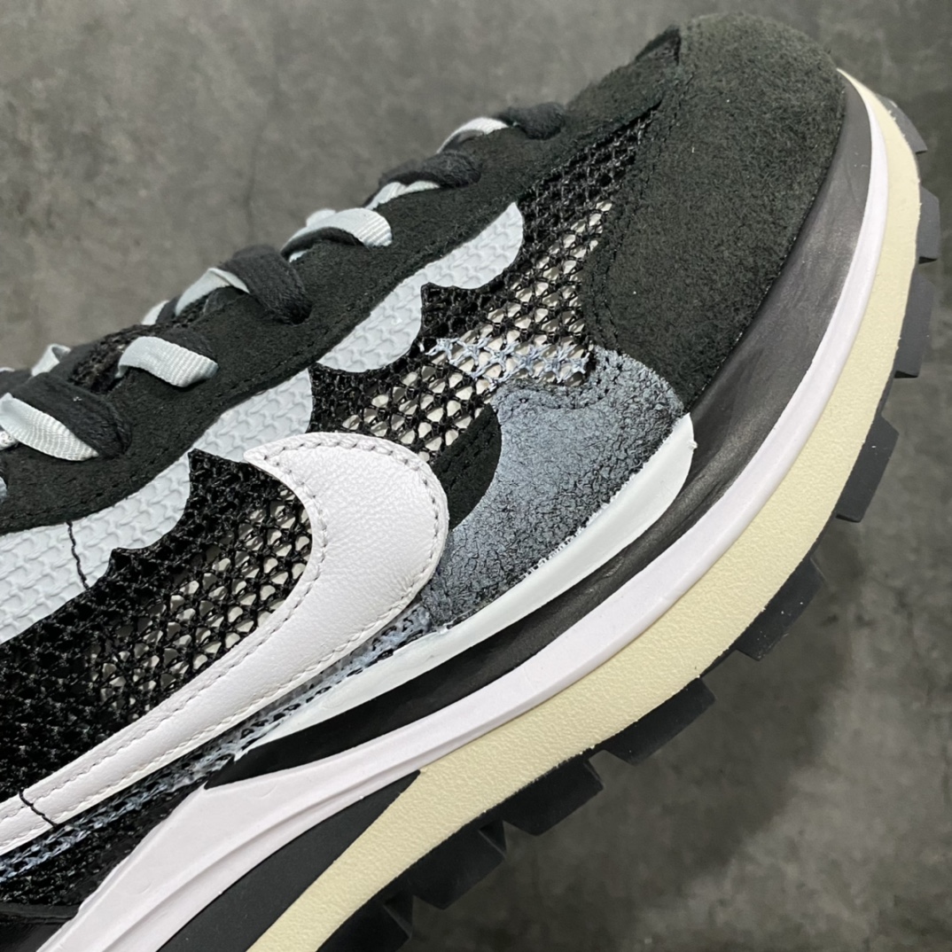 M version of pure original Sacai x Nike vaporWaffle waffle third generation Sacai3.0 catwalk heavy joint cooperation model black and white color CV1363-001