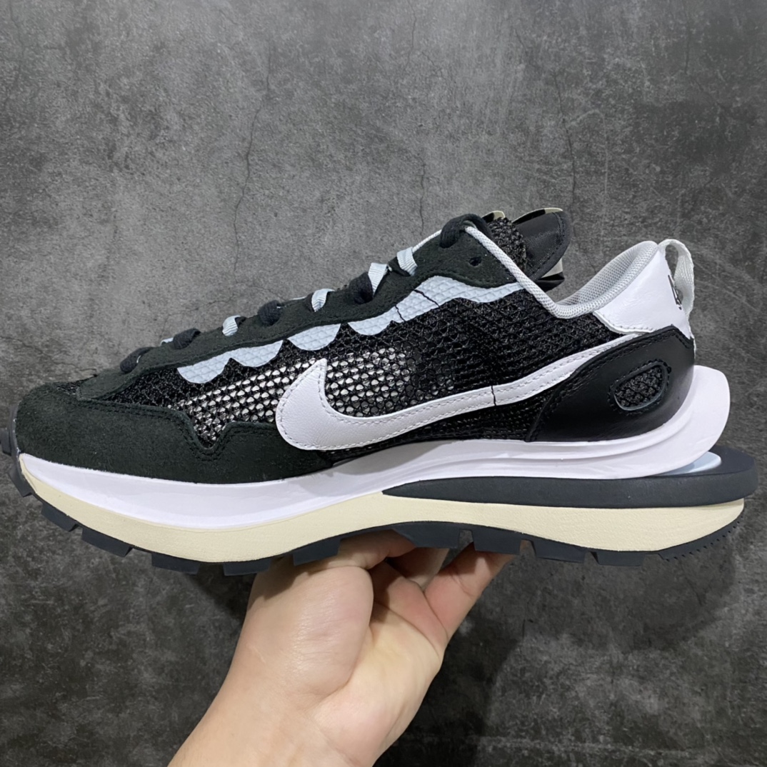 M version of pure original Sacai x Nike vaporWaffle waffle third generation Sacai3.0 catwalk heavy joint cooperation model black and white color CV1363-001