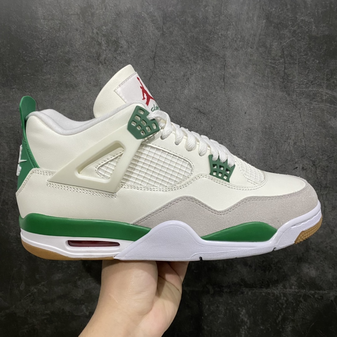 莞产裁片版NK SB x Air Jordan 4“Pine Green”n联名绿松石 纯原外贸订单n原盒原配  独家配原鞋拆解开发n原楦原纸板开发 全市场最纯正四代版型n原底真实气垫 回弹反馈充足n完美鞋楦打造 市面最高工艺一切细节如图实拍，所见所得‼ 货号：DR5415-103nSize:  40.5 41 42 42.5 43 44 44.5 45 46 47.5-莆田鞋批发中心