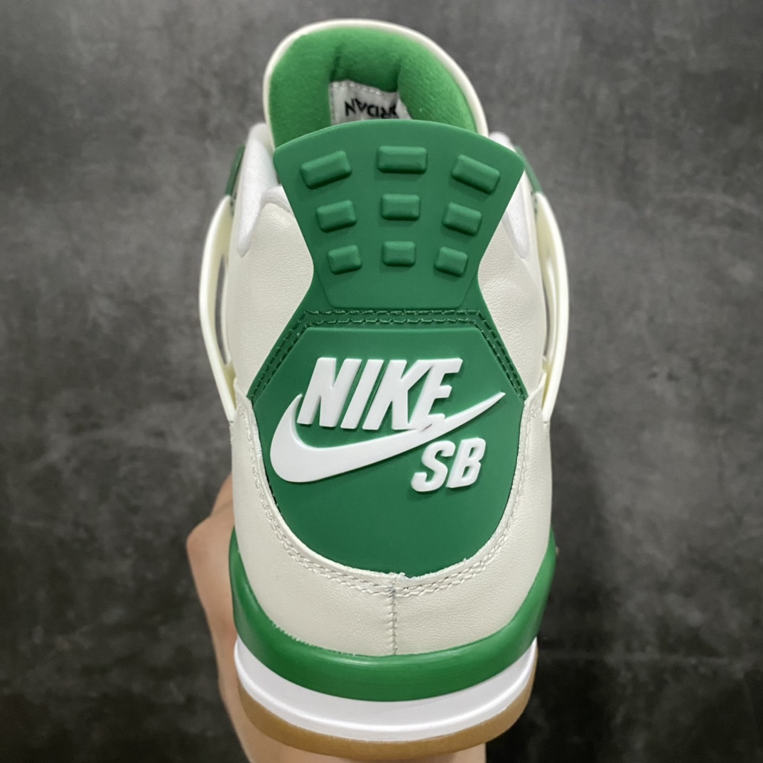 图片[4]-莞产裁片版NK SB x Air Jordan 4“Pine Green”n联名绿松石 纯原外贸订单n原盒原配  独家配原鞋拆解开发n原楦原纸板开发 全市场最纯正四代版型n原底真实气垫 回弹反馈充足n完美鞋楦打造 市面最高工艺一切细节如图实拍，所见所得‼ 货号：DR5415-103nSize:  40.5 41 42 42.5 43 44 44.5 45 46 47.5-莆田鞋批发中心