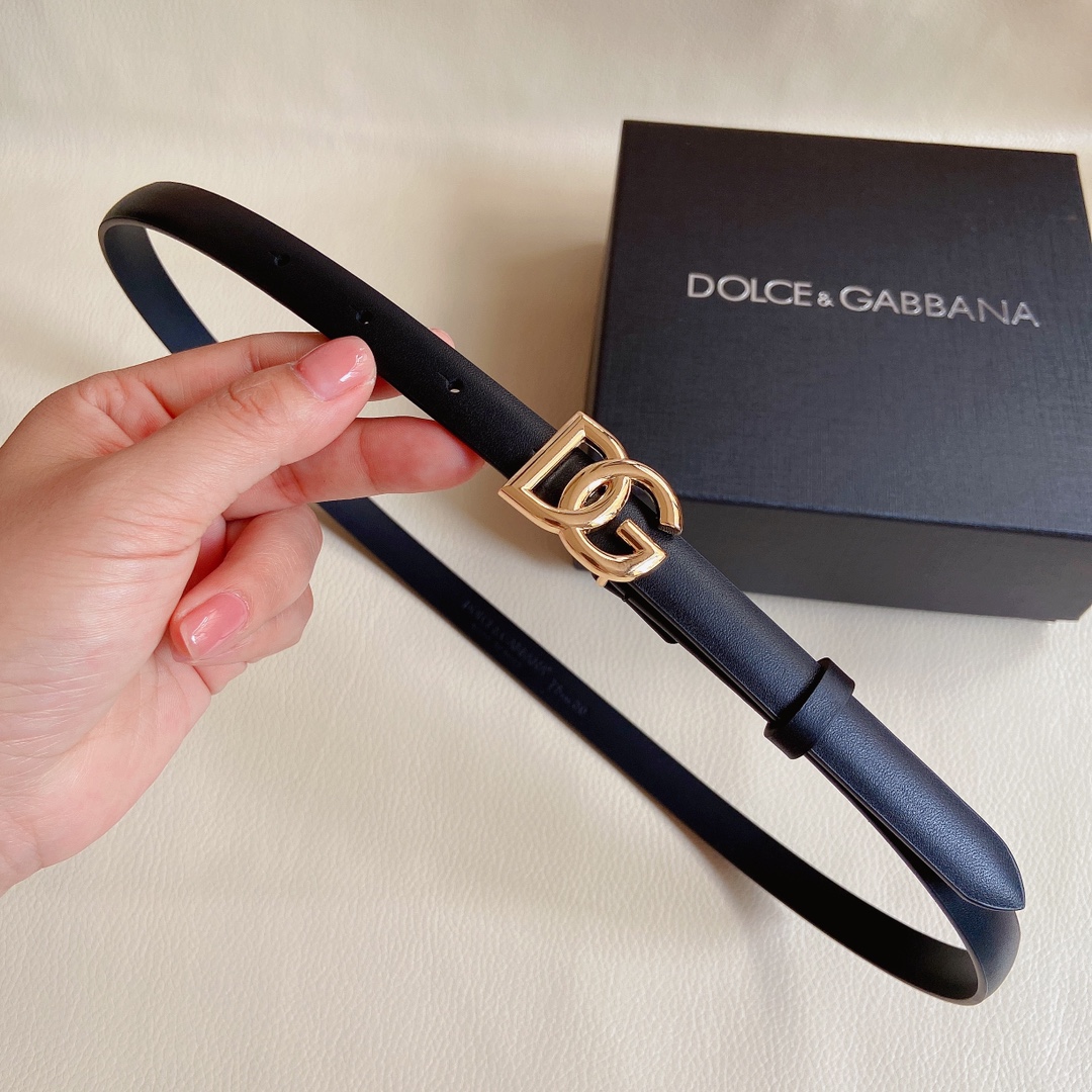 D&G杜嘉班纳双面小牛皮腰带缀以电镀
