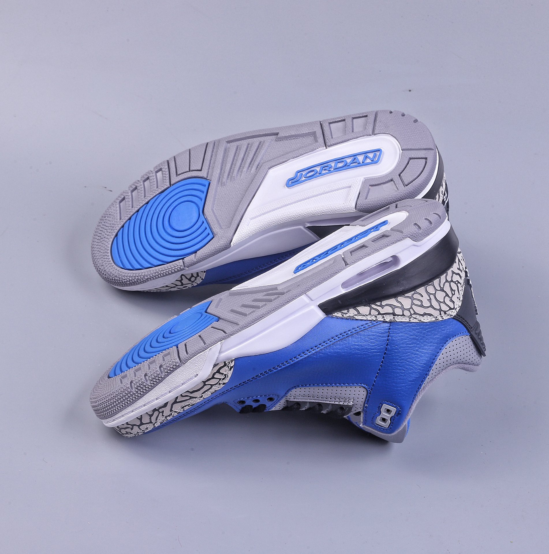 280 R版Air Jordan 3Retro ”Varsity Royal” 皇家蓝水泥爆裂纹 CT8532-400