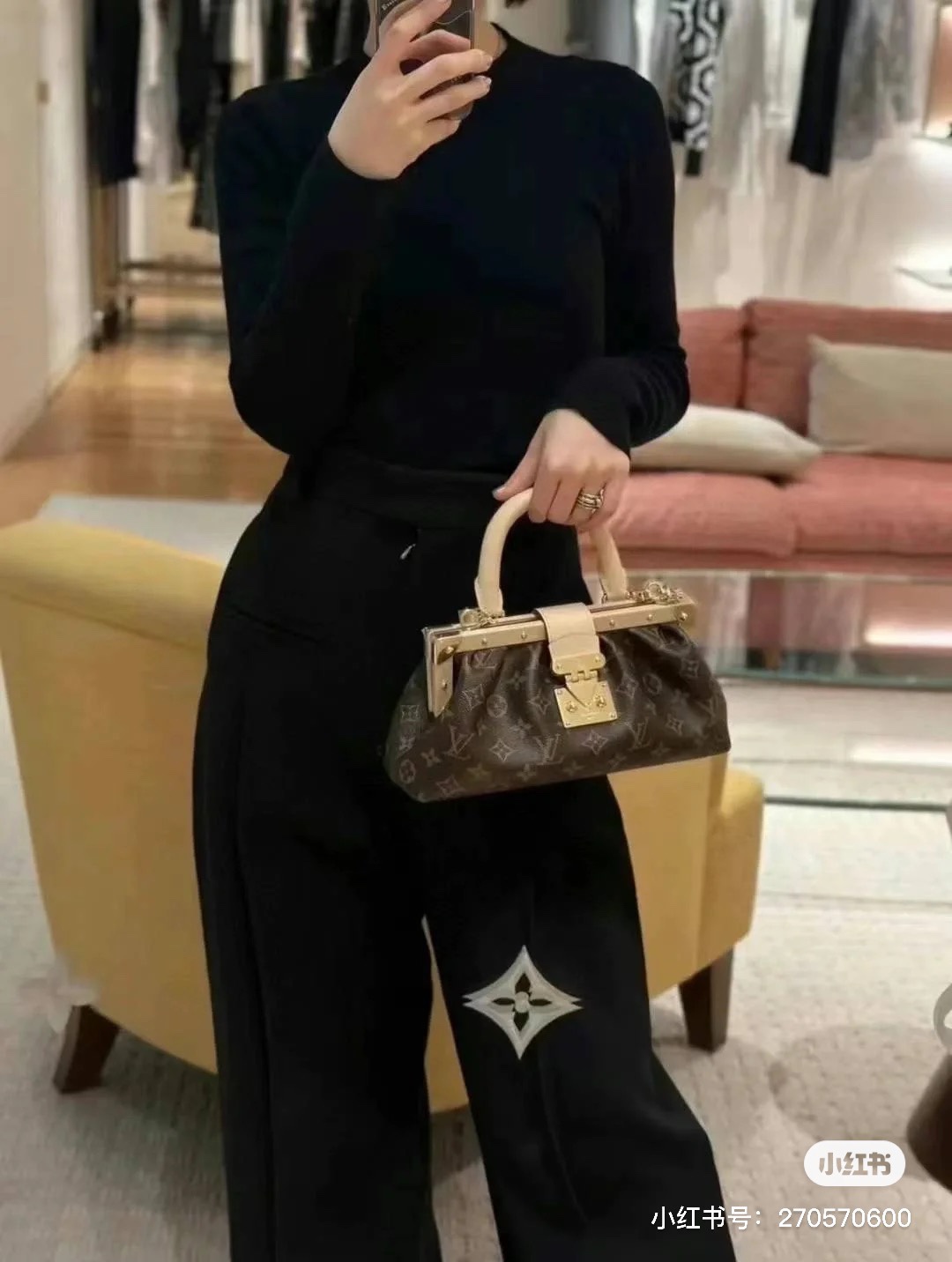 LV23SS Runway Full Steel M46544 Cloud Clutch