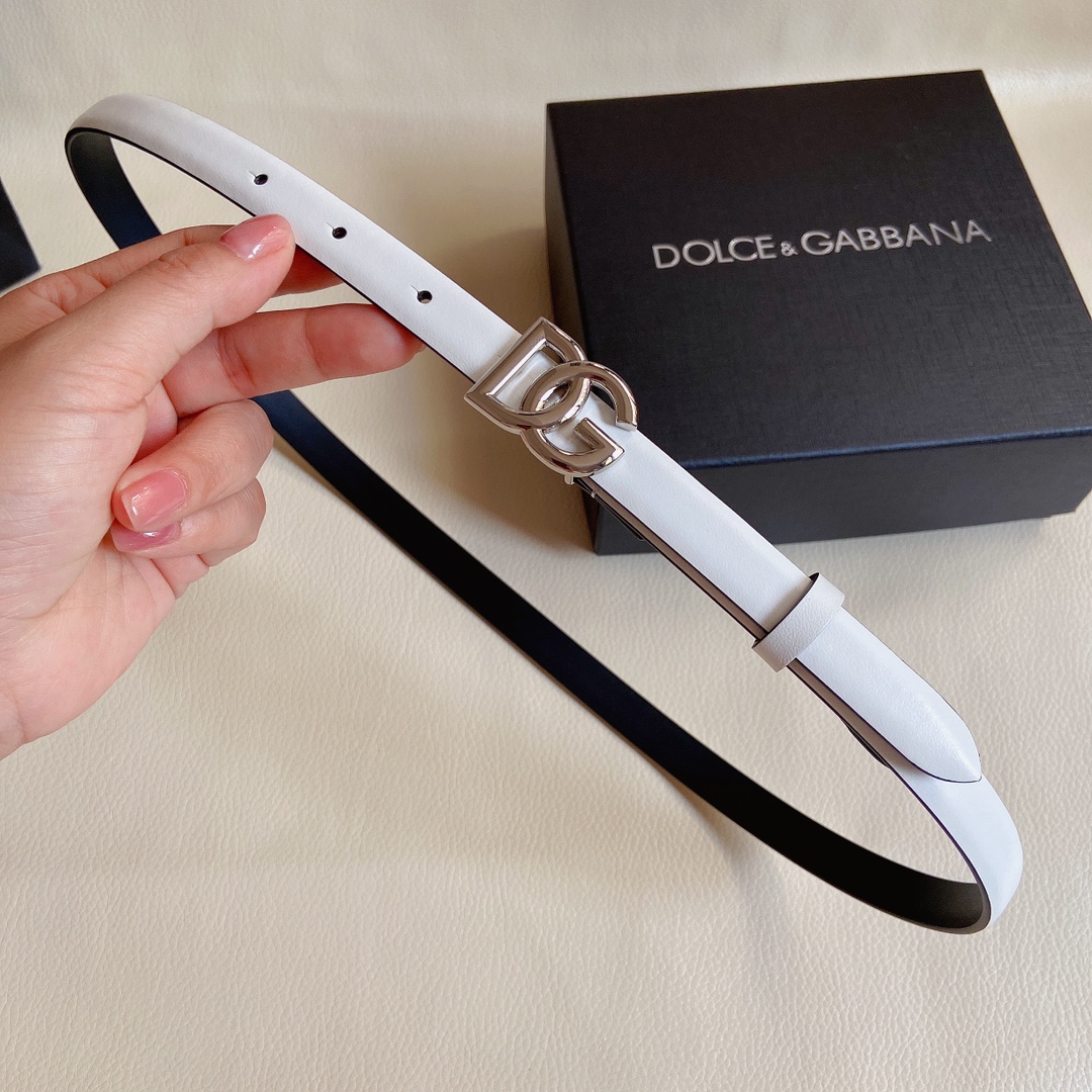 D&G杜嘉班纳双面小牛皮腰带缀以电镀