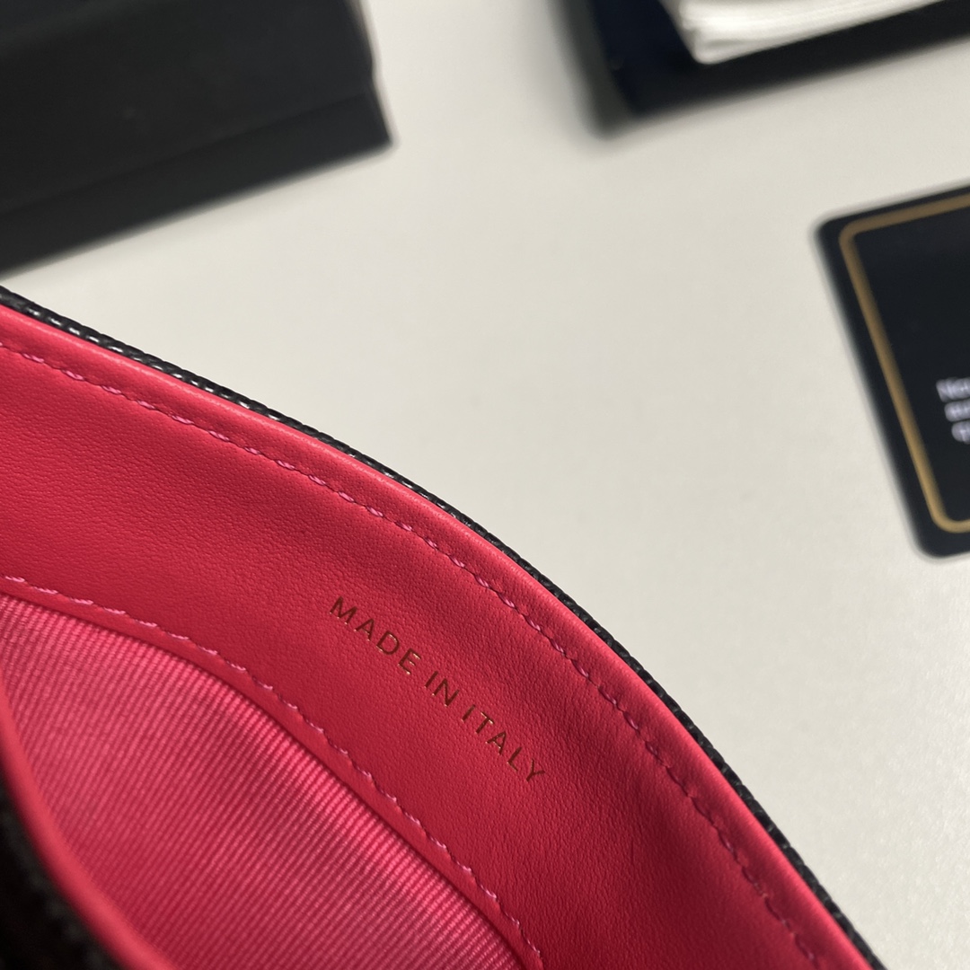 Chanel 新品小香 、菱格纹路 搭配最新款luogo