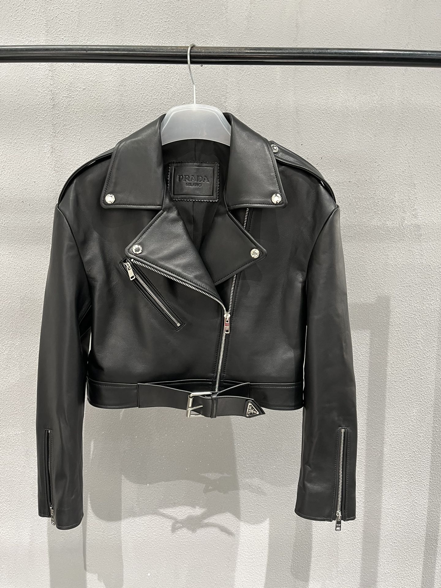 NO:723083,Looks great when worn alone or as a set, loose fit, Prada-clothing, prada,19860909单穿或者搭一套都很好看,宽松版型,普拉达-服装,prada,,Women's clothing