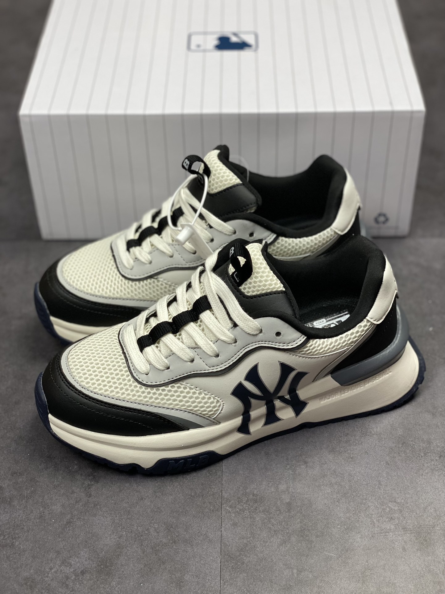 MLB Chunky Runner New York Yankees mesh dad shoes 3ASHRJ13N