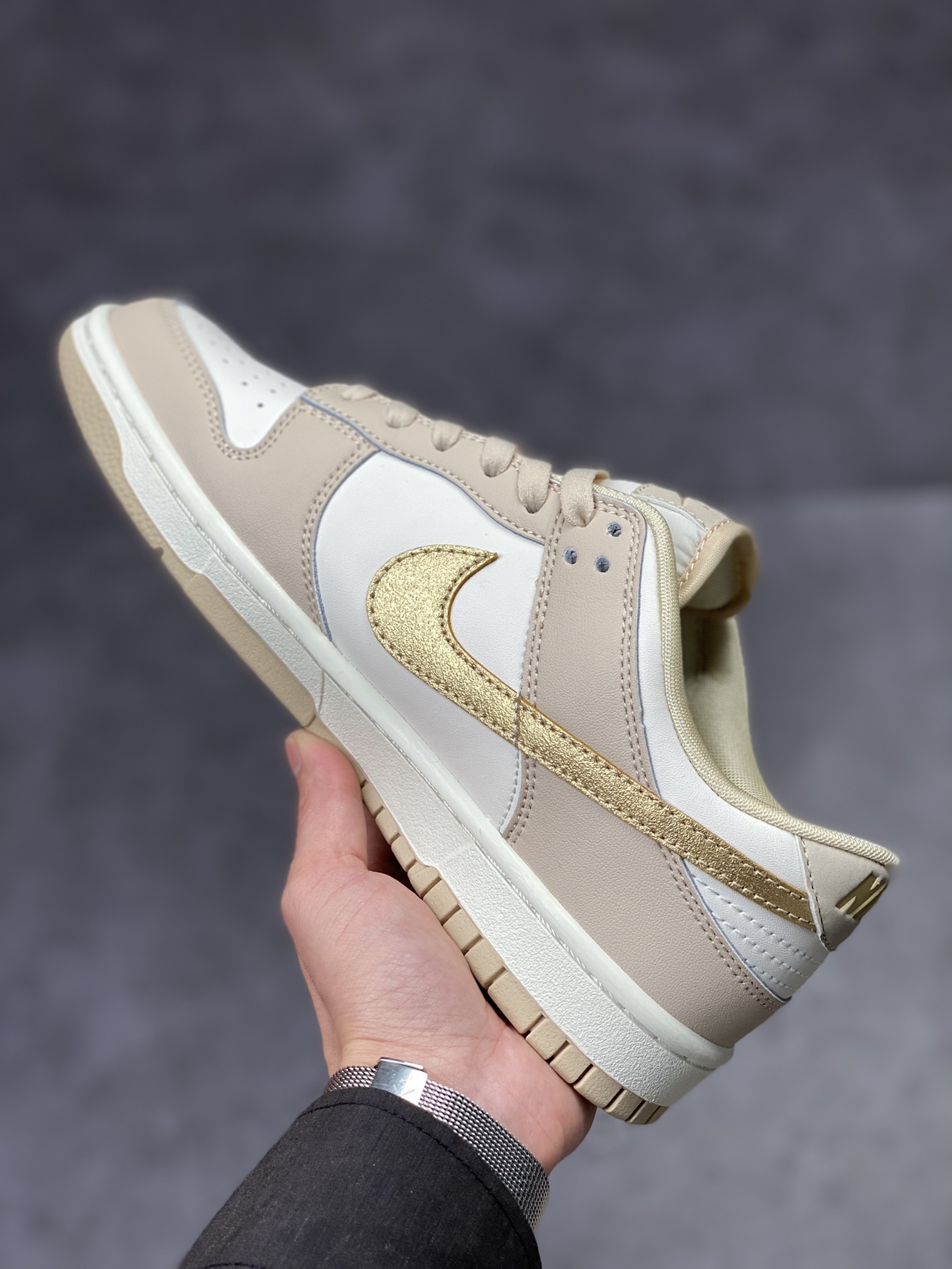 300 Nike SB Dunk Low 杏白金钩 DX5930-001