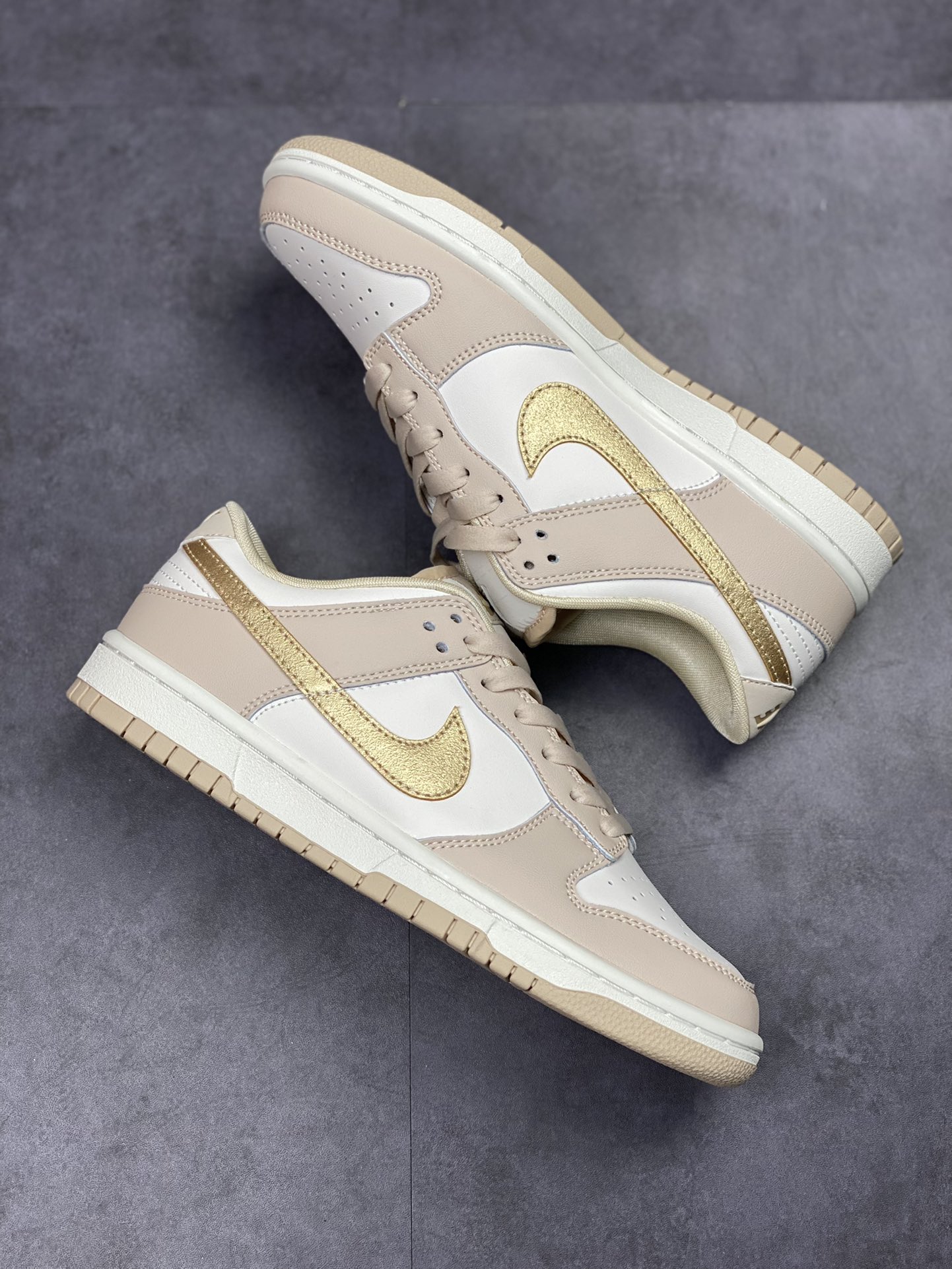 300 Nike SB Dunk Low 杏白金钩 DX5930-001