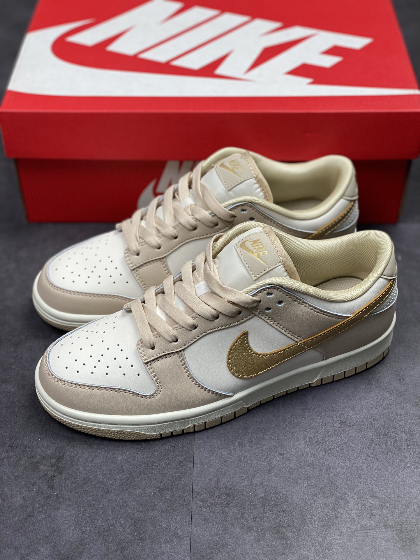 300 Nike SB Dunk Low 杏白金钩 DX5930-001