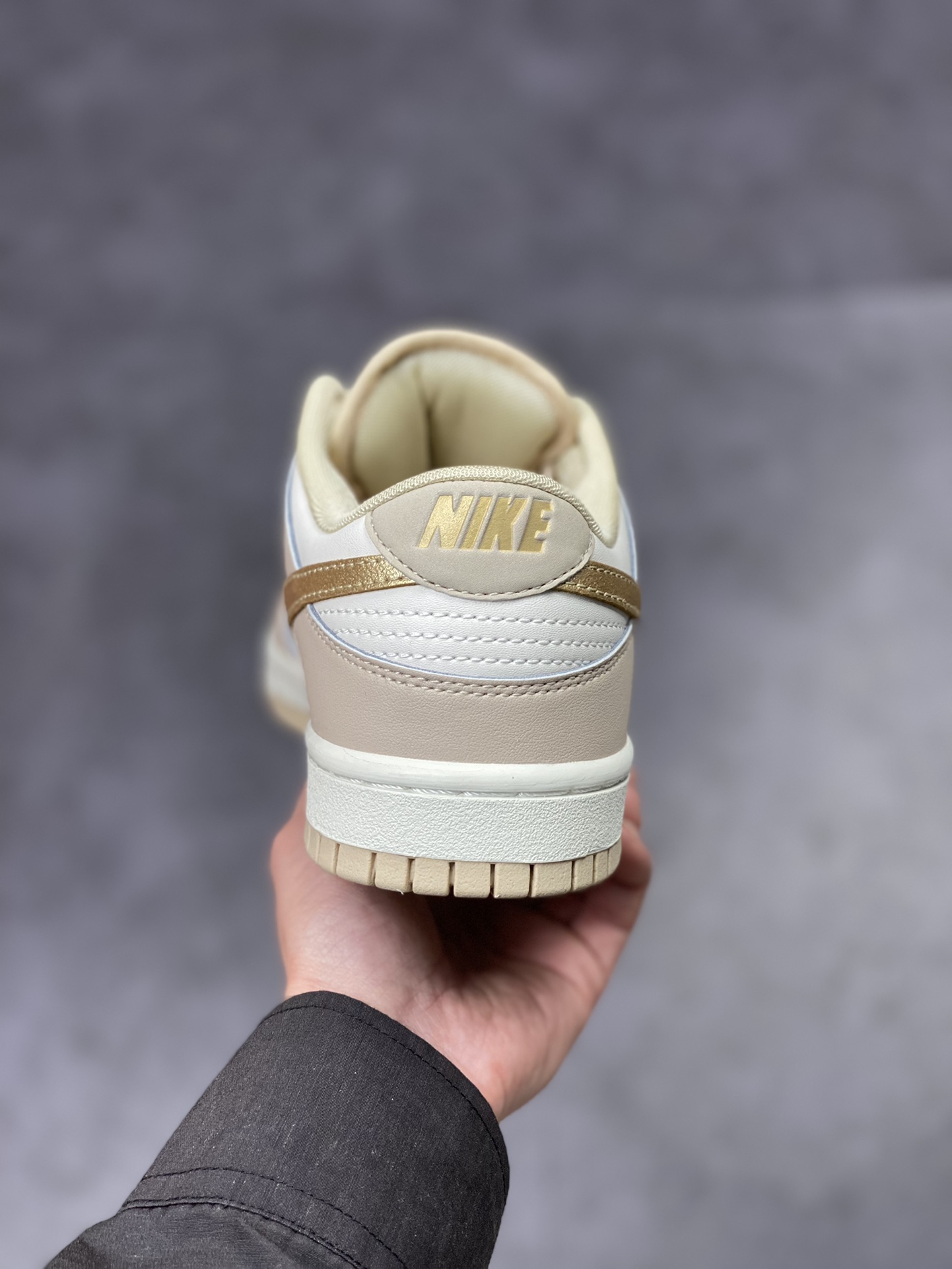 300 Nike SB Dunk Low 杏白金钩 DX5930-001