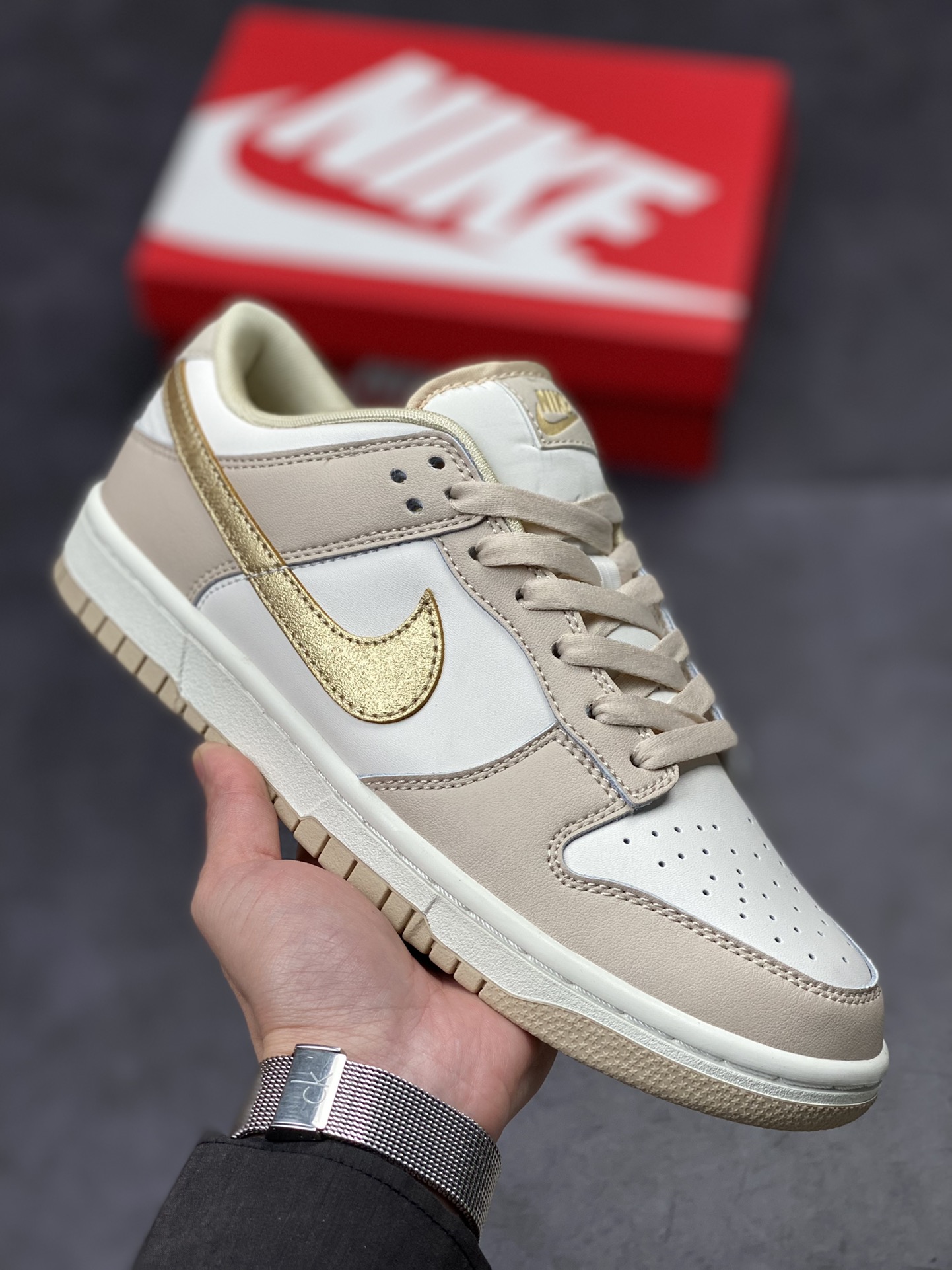 300 Nike SB Dunk Low 杏白金钩 DX5930-001