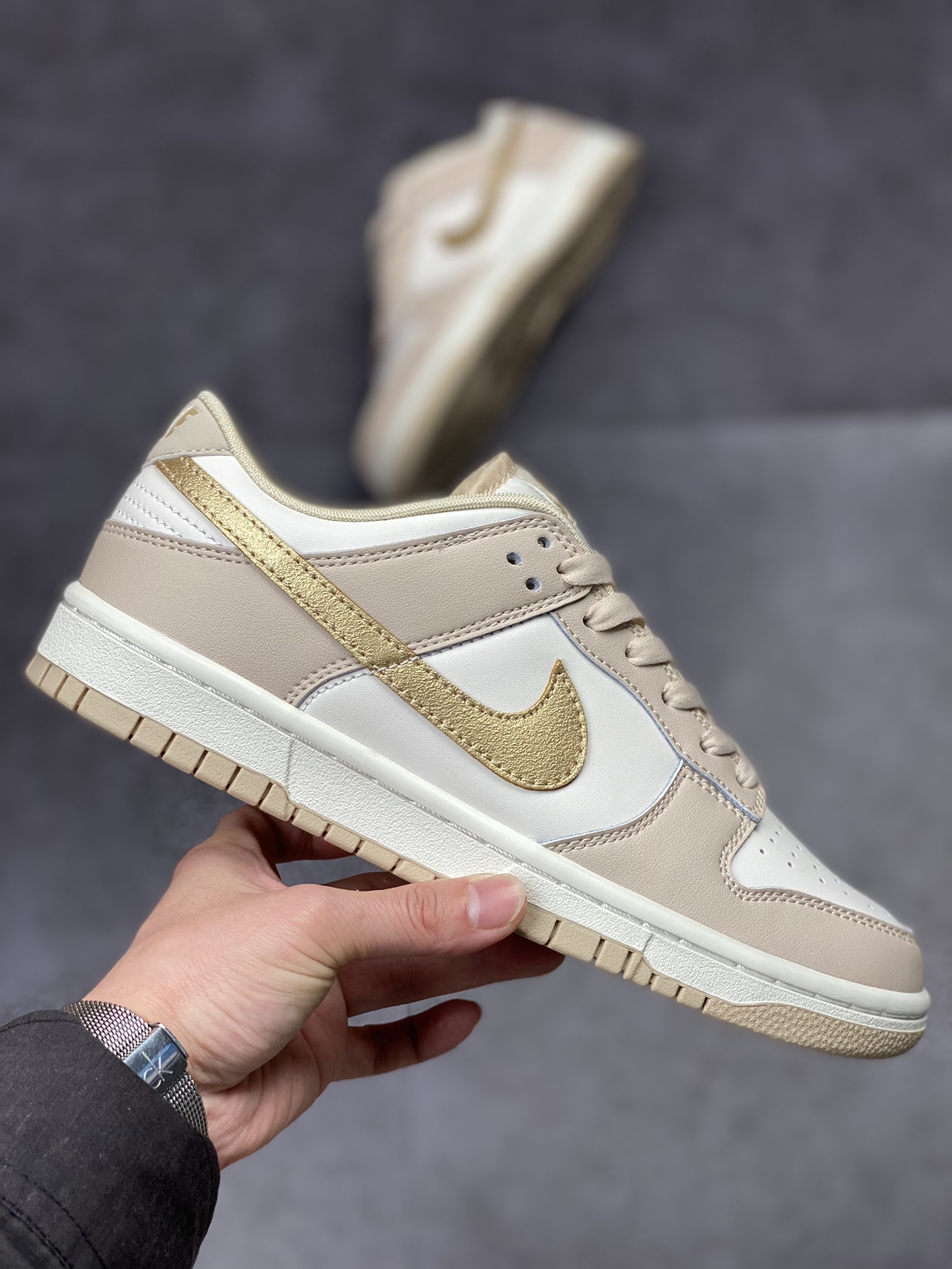300 Nike SB Dunk Low 杏白金钩 DX5930-001