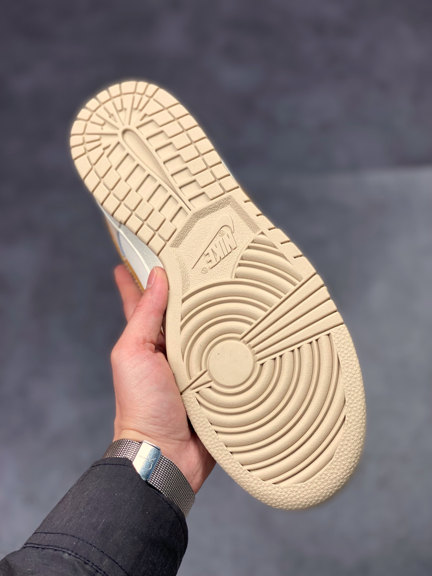 300 Nike SB Dunk Low 杏白金钩 DX5930-001
