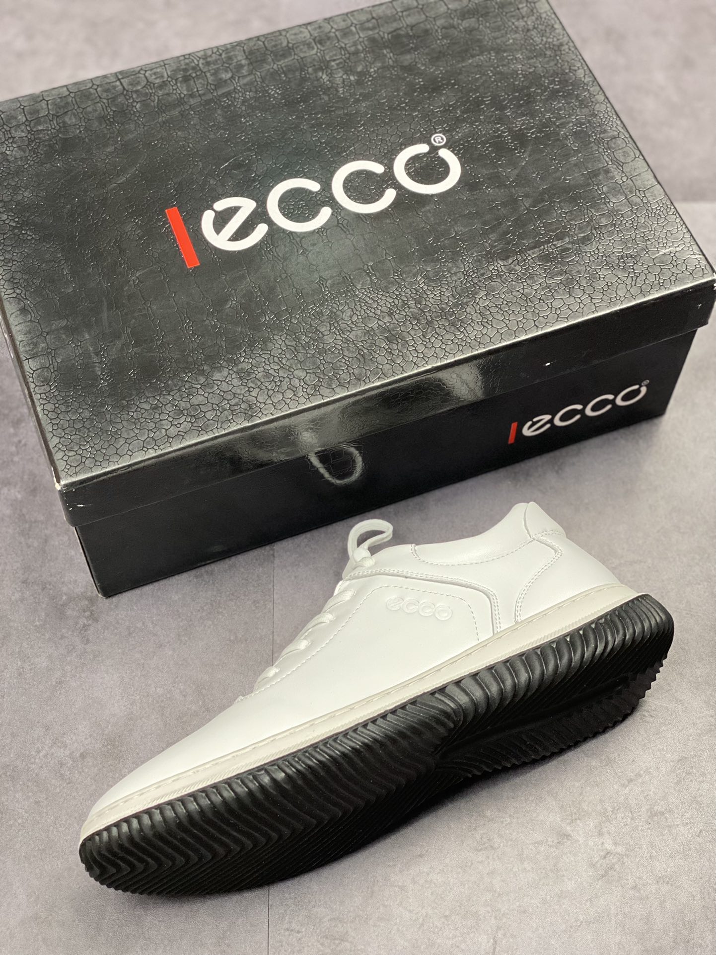 ECCO/Aibu sports running shoes/casual shoes quality