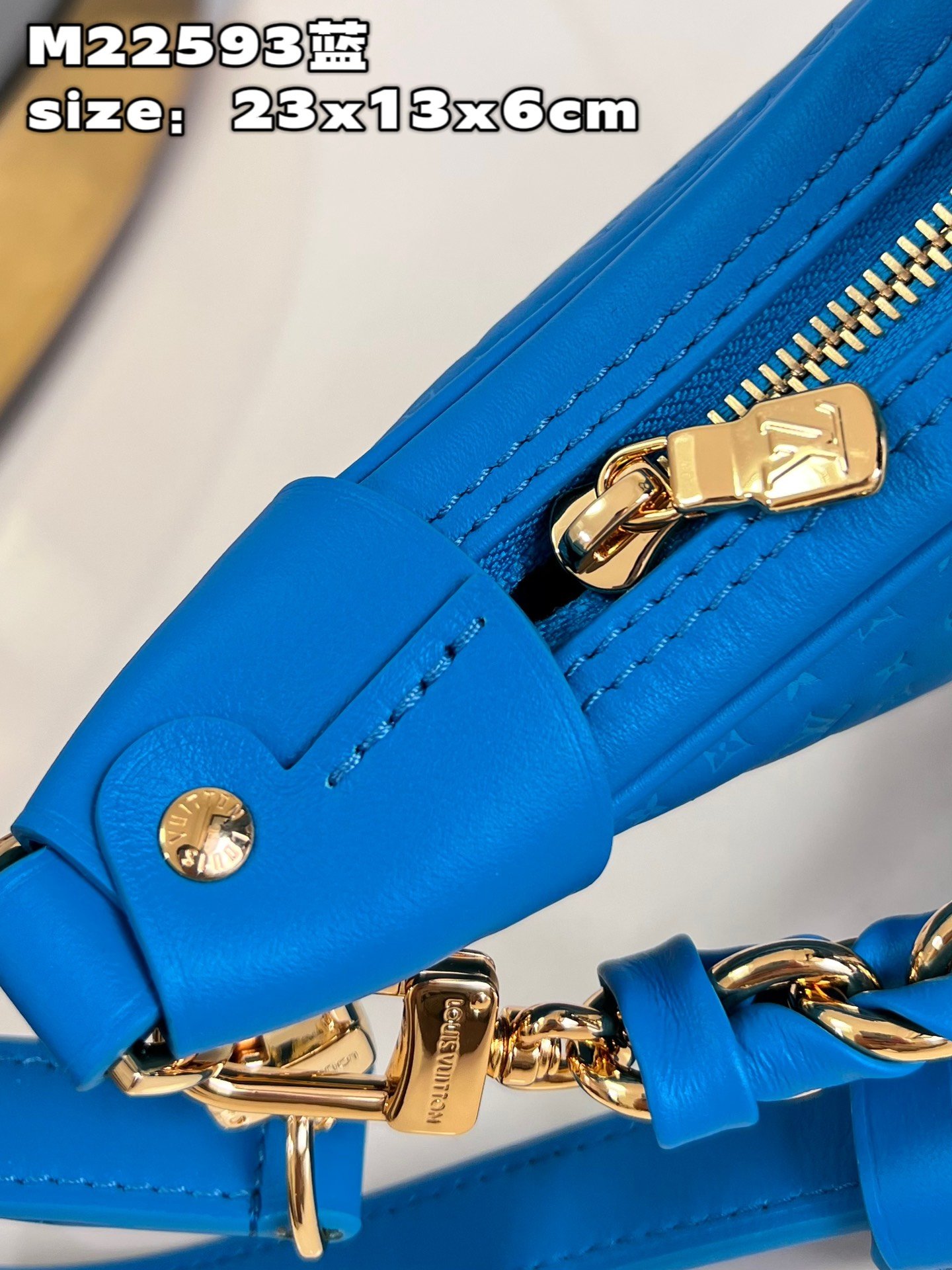 顶级原单MM22593蓝由牛皮革制成的Loop手袋饰有微缩版Monogram花纹彩色丝印LV字母标识和M
