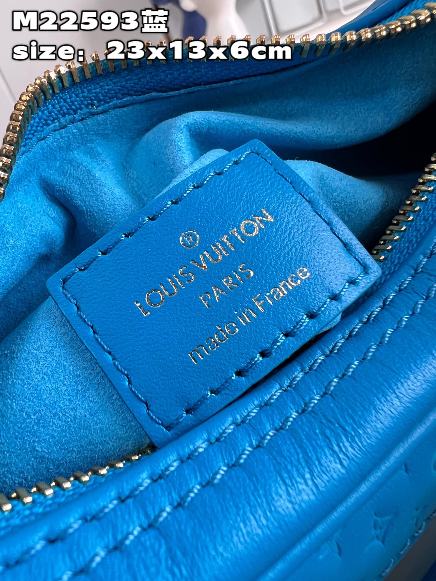 顶级原单MM22593蓝由牛皮革制成的Loop手袋饰有微缩版Monogram花纹彩色丝印LV字母标识和M