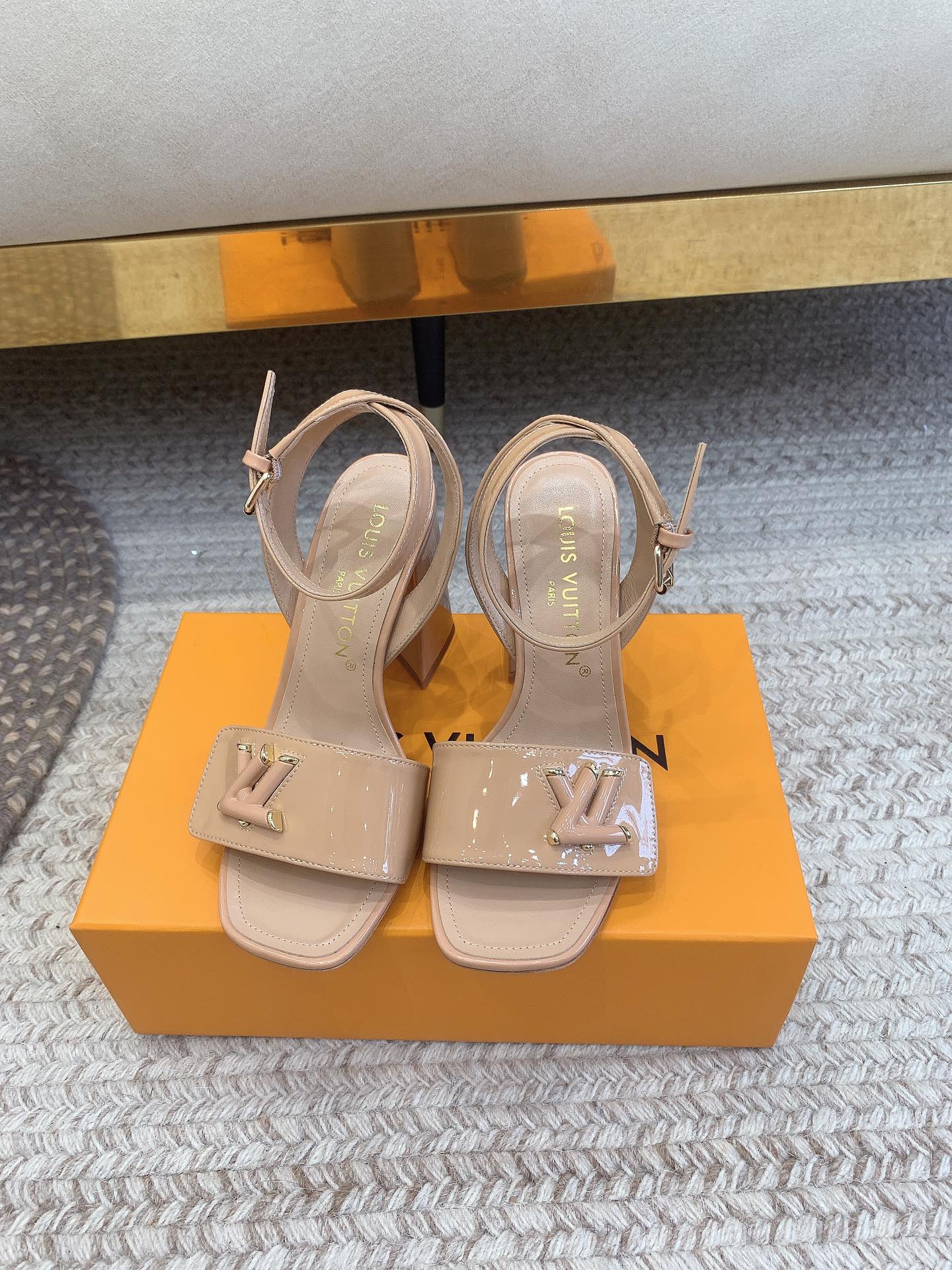 NO:679713,Nude color 9.5cm, high heels sandals, sandals, high heels19860909裸色9.5cm,高跟鞋凉鞋,sandals,high heels,Women's Shoes