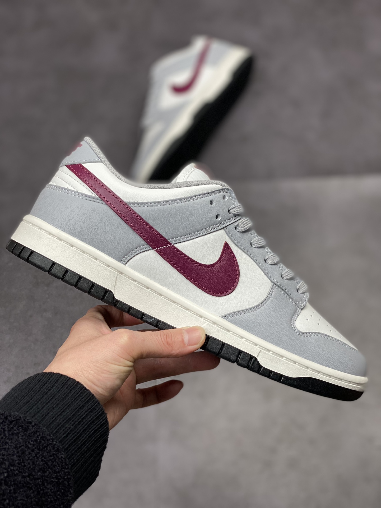 300 Nike SB Dunk Low ”Grey White” 灰酒红 DD1503-122