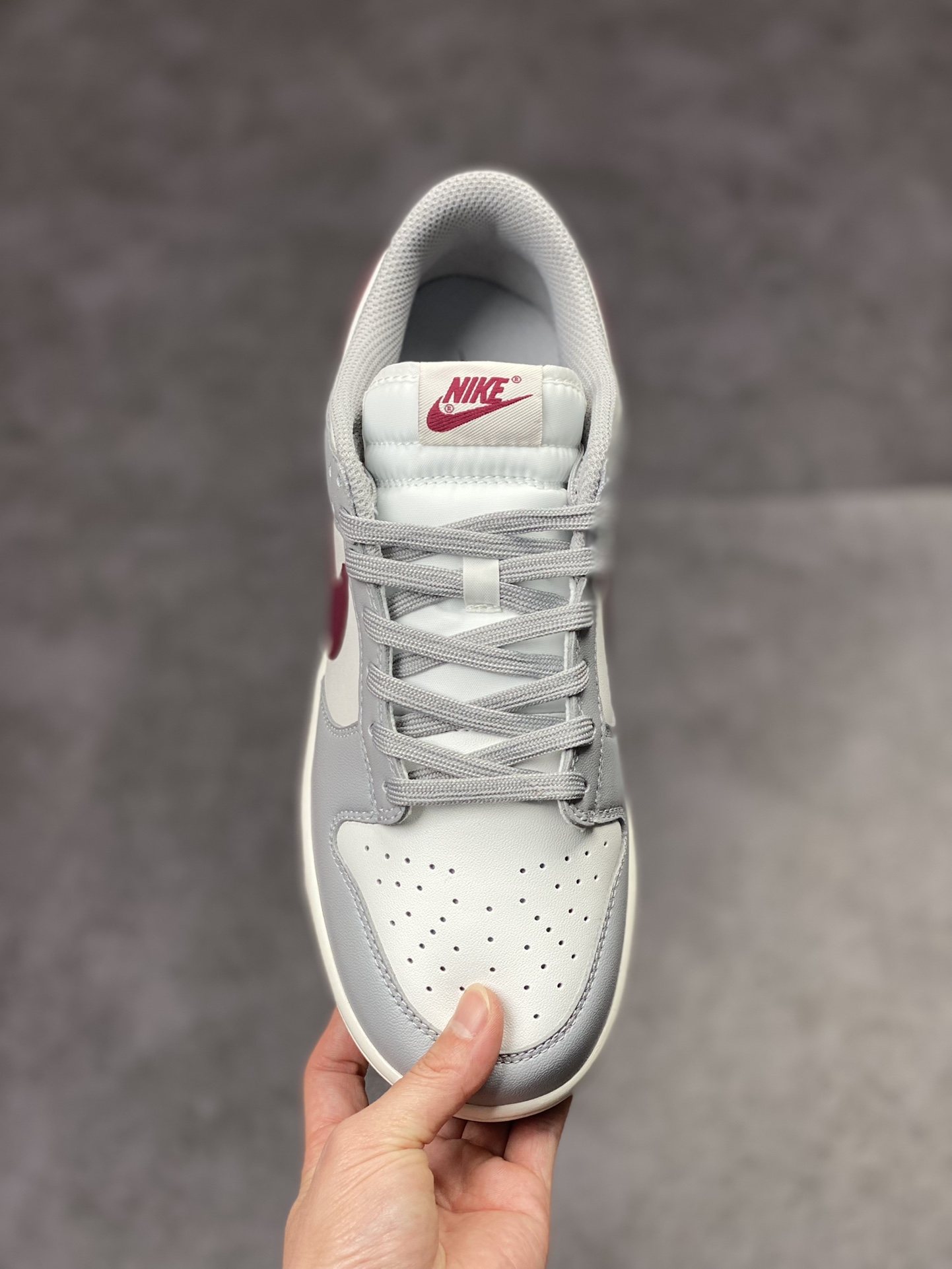 300 Nike SB Dunk Low ”Grey White” 灰酒红 DD1503-122