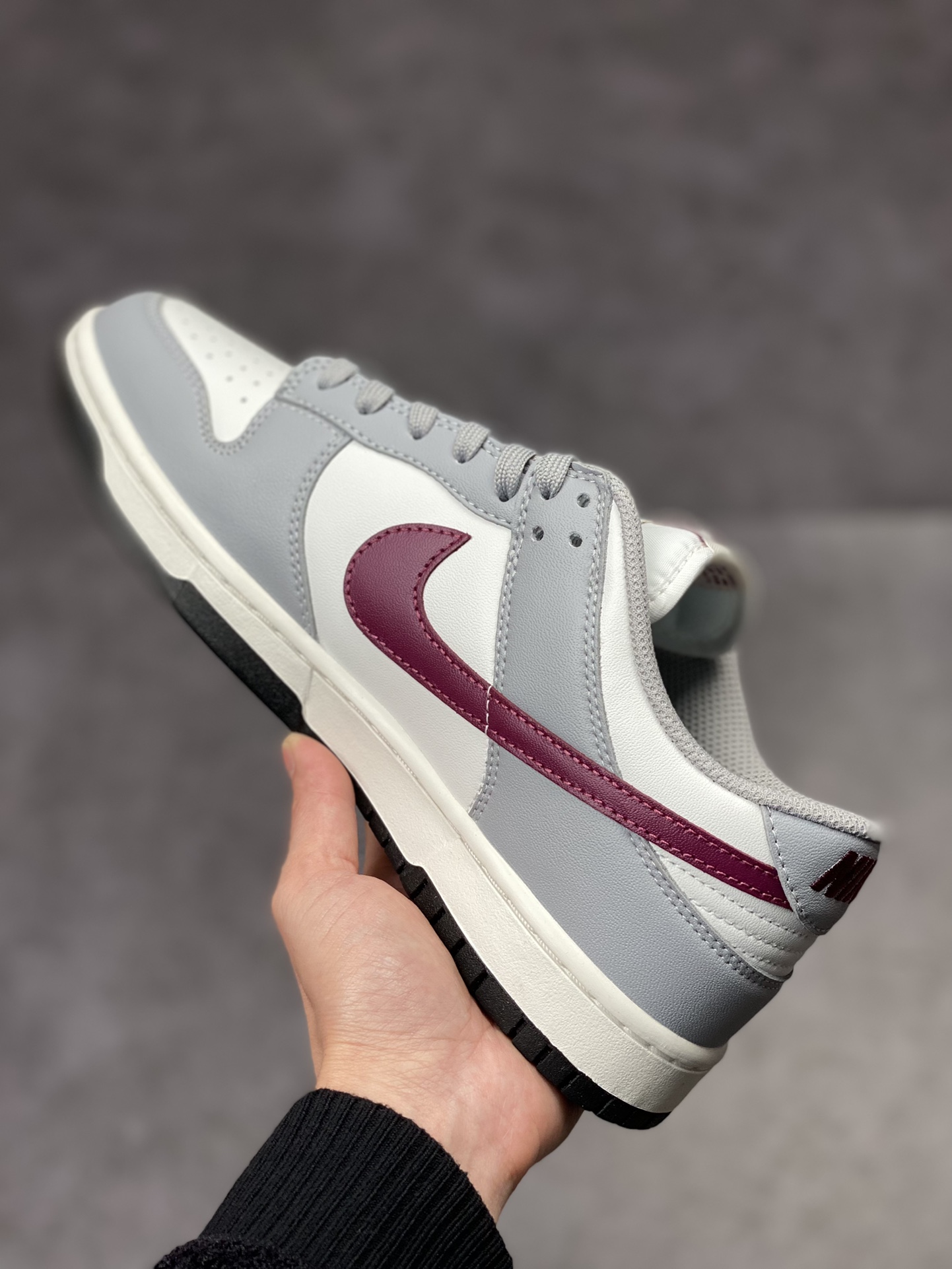 300 Nike SB Dunk Low ”Grey White” 灰酒红 DD1503-122