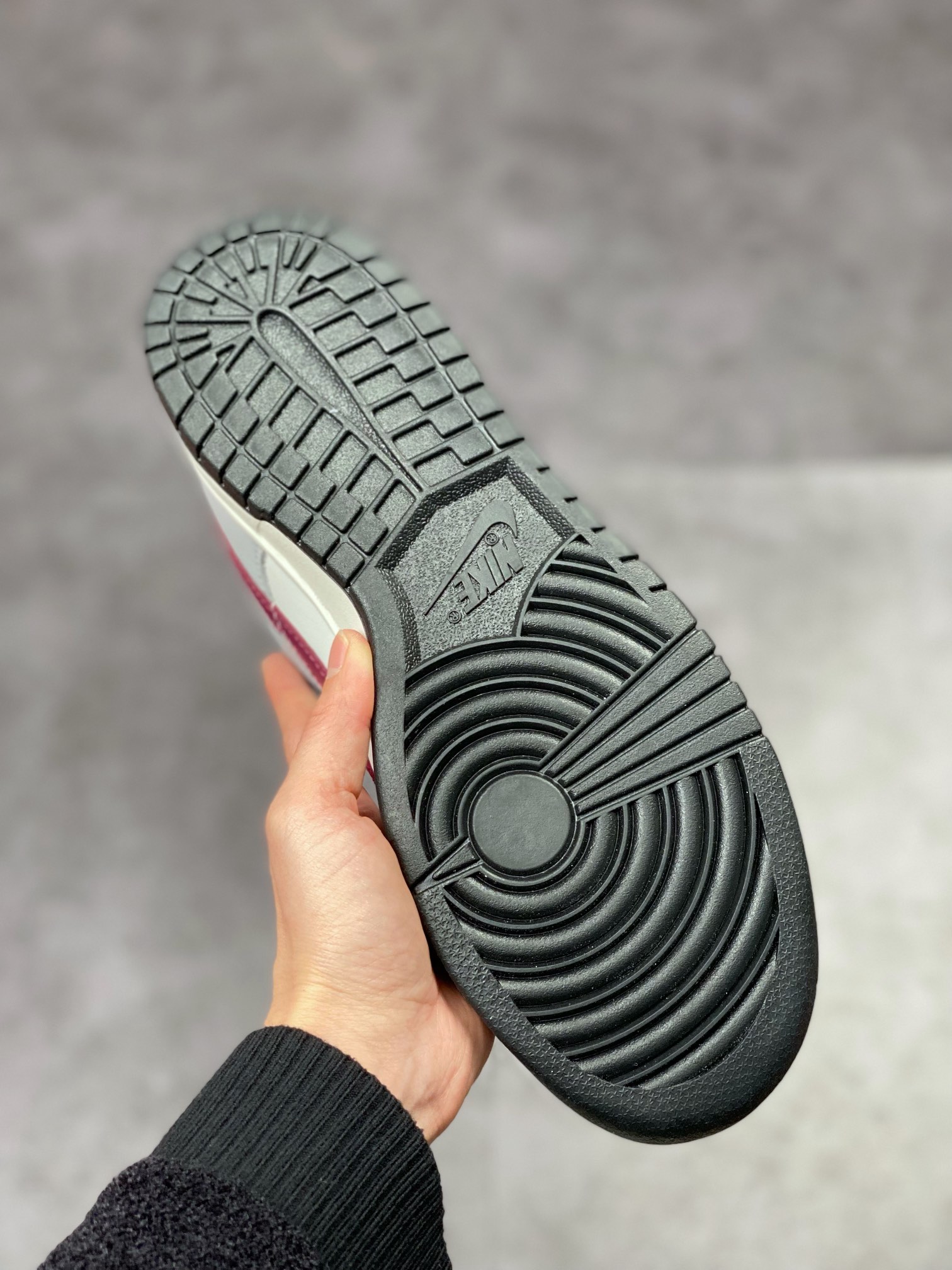 300 Nike SB Dunk Low ”Grey White” 灰酒红 DD1503-122