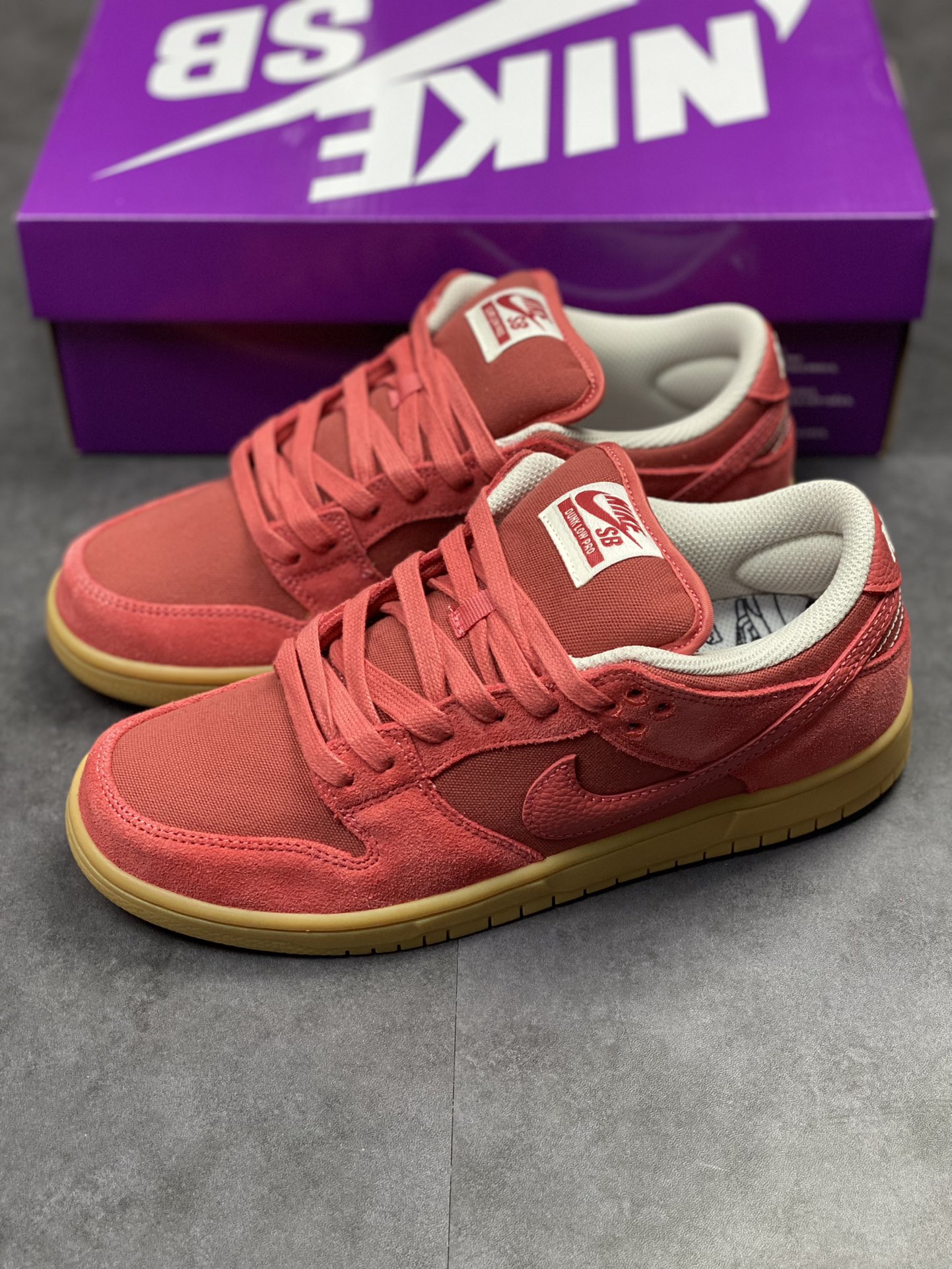 350 Nike SB Dunk Low ”Red Gum” 石榴红生胶 DV5429-600