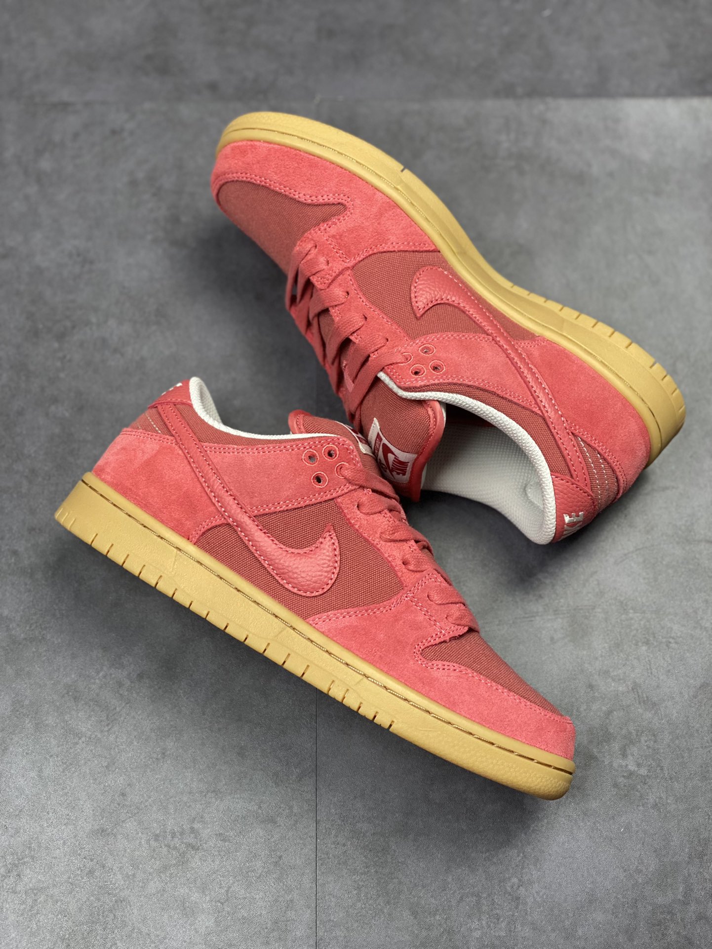 350 Nike SB Dunk Low ”Red Gum” 石榴红生胶 DV5429-600