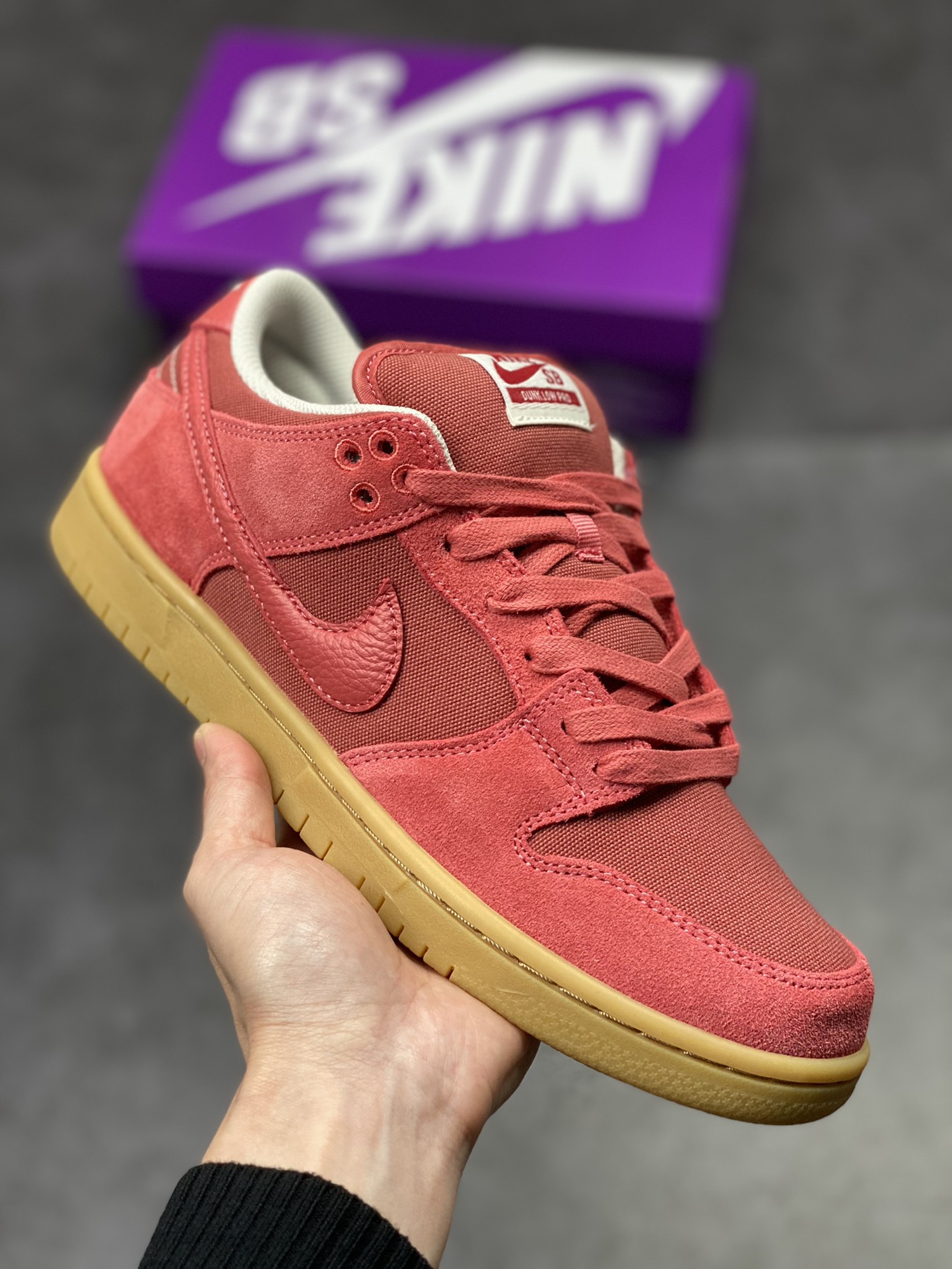 350 Nike SB Dunk Low ”Red Gum” 石榴红生胶 DV5429-600