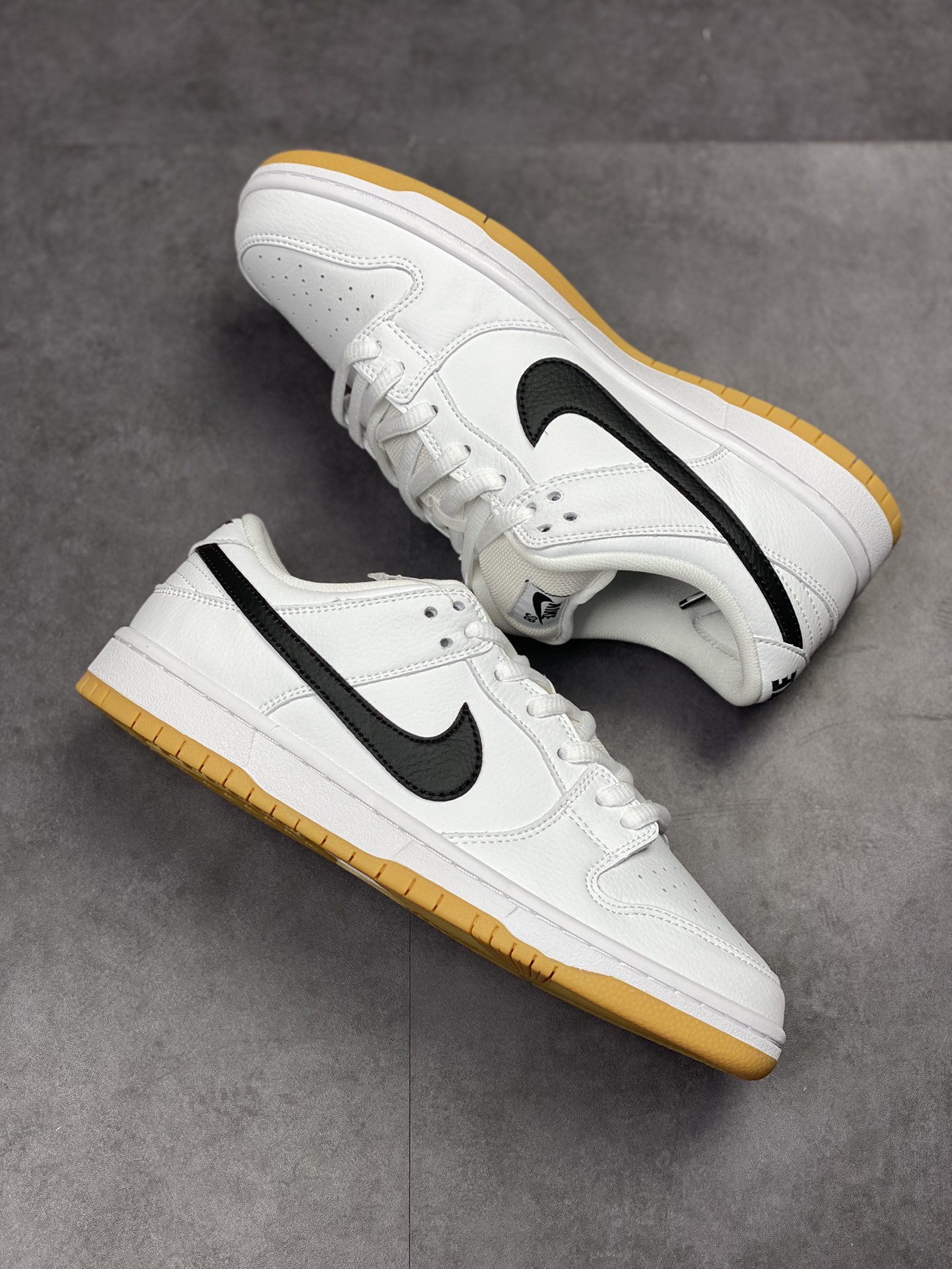 240 Nike Dunk SB Low Pro ”white gum” 白黑生胶 低帮休闲运动板鞋CD2563-101
