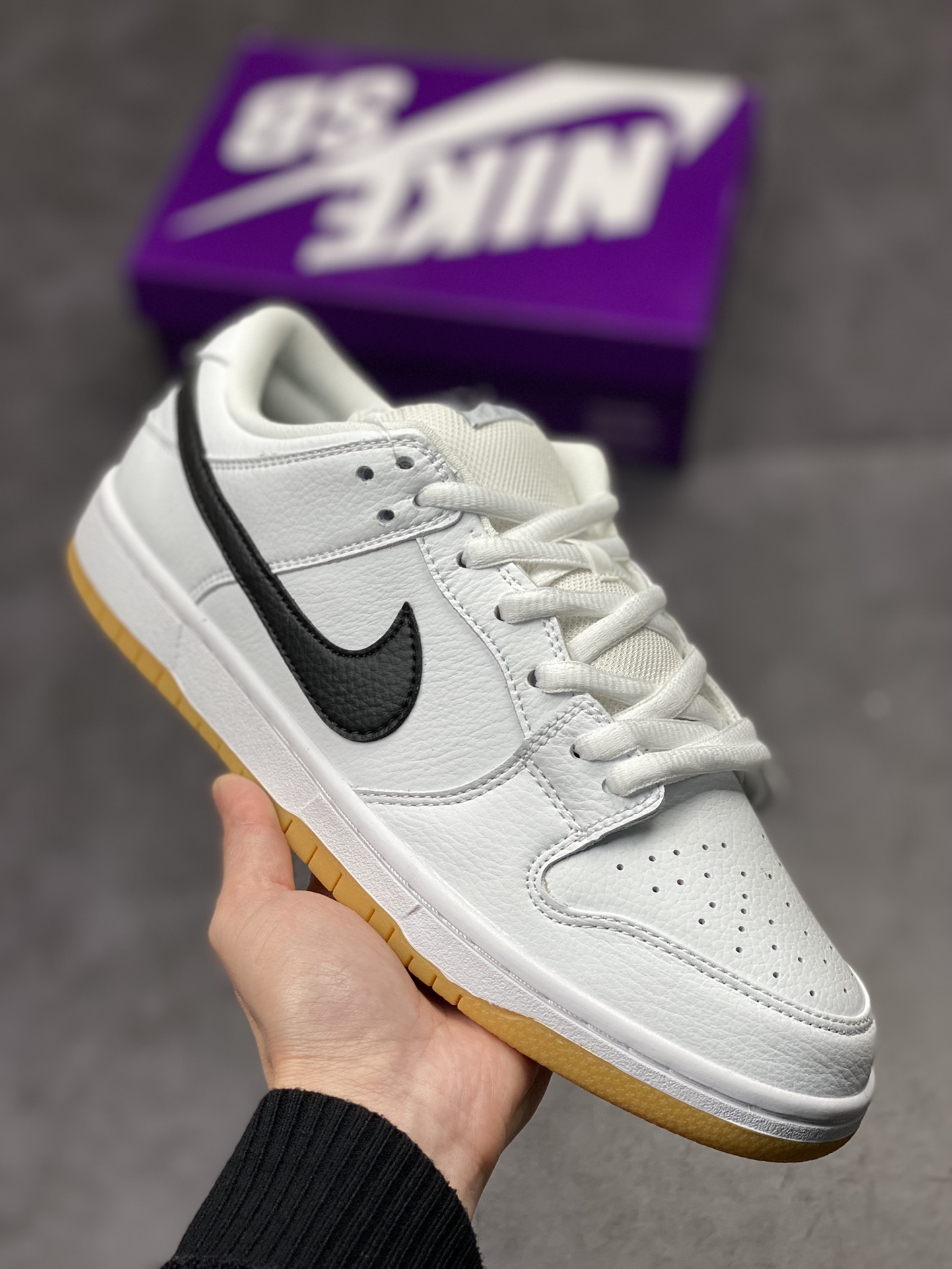 240 Nike Dunk SB Low Pro ”white gum” 白黑生胶 低帮休闲运动板鞋CD2563-101