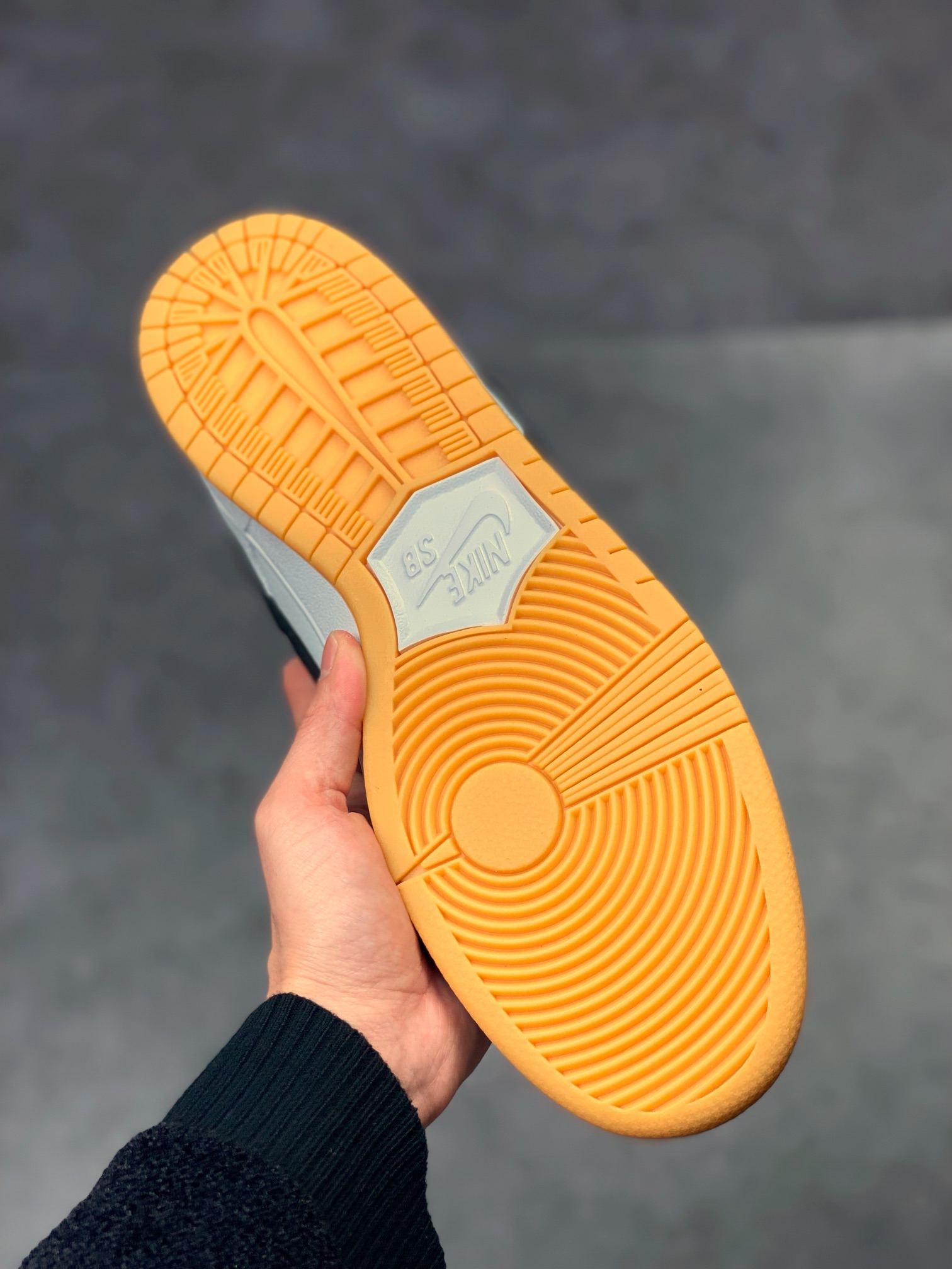 240 Nike Dunk SB Low Pro ”white gum” 白黑生胶 低帮休闲运动板鞋CD2563-101
