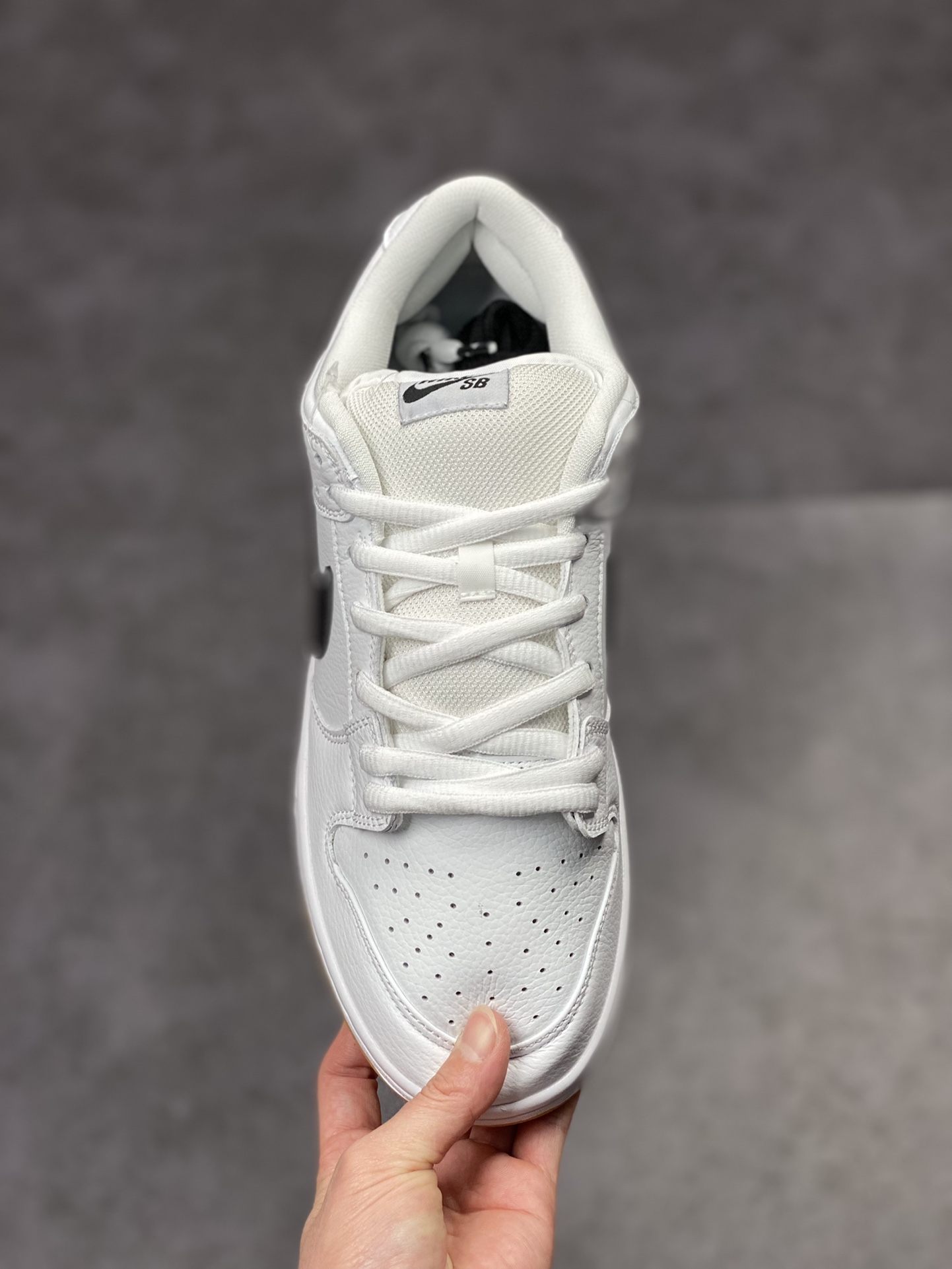 240 Nike Dunk SB Low Pro ”white gum” 白黑生胶 低帮休闲运动板鞋CD2563-101