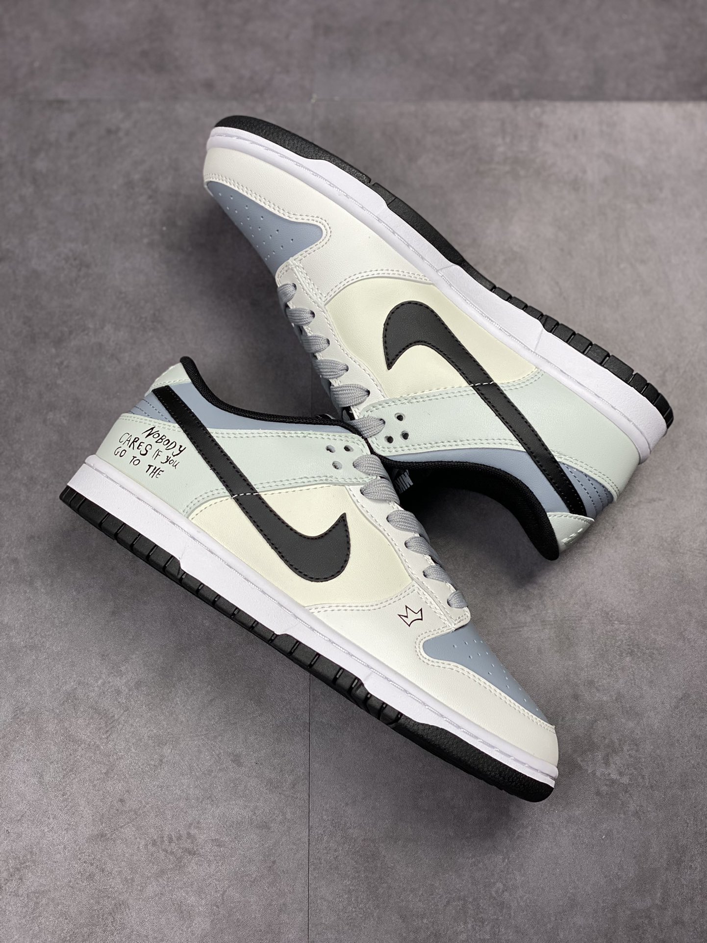 300 Nike Dunk Low ”By You” 客订配色 皇冠涂鸦 DD3696-255