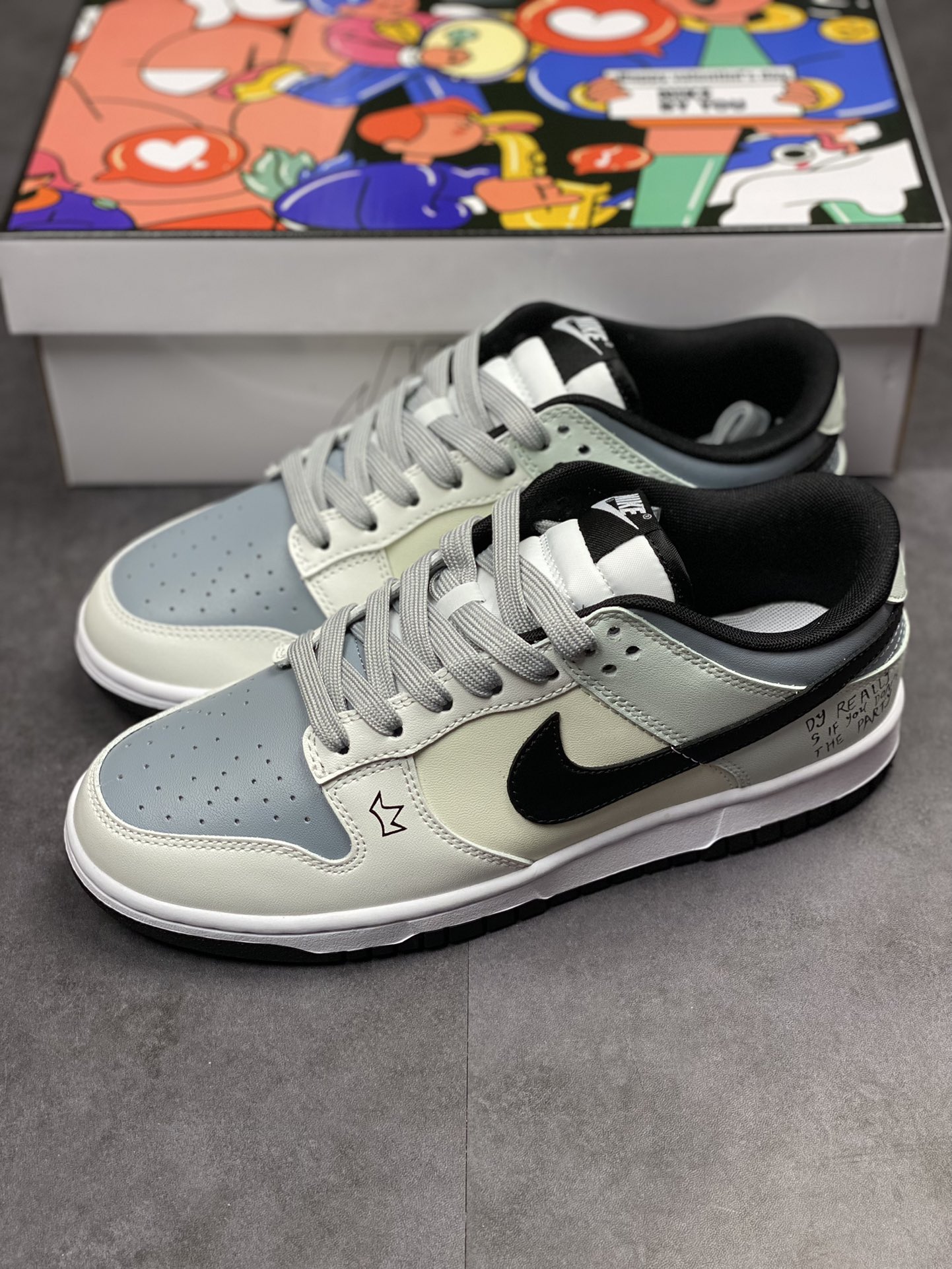 300 Nike Dunk Low ”By You” 客订配色 皇冠涂鸦 DD3696-255